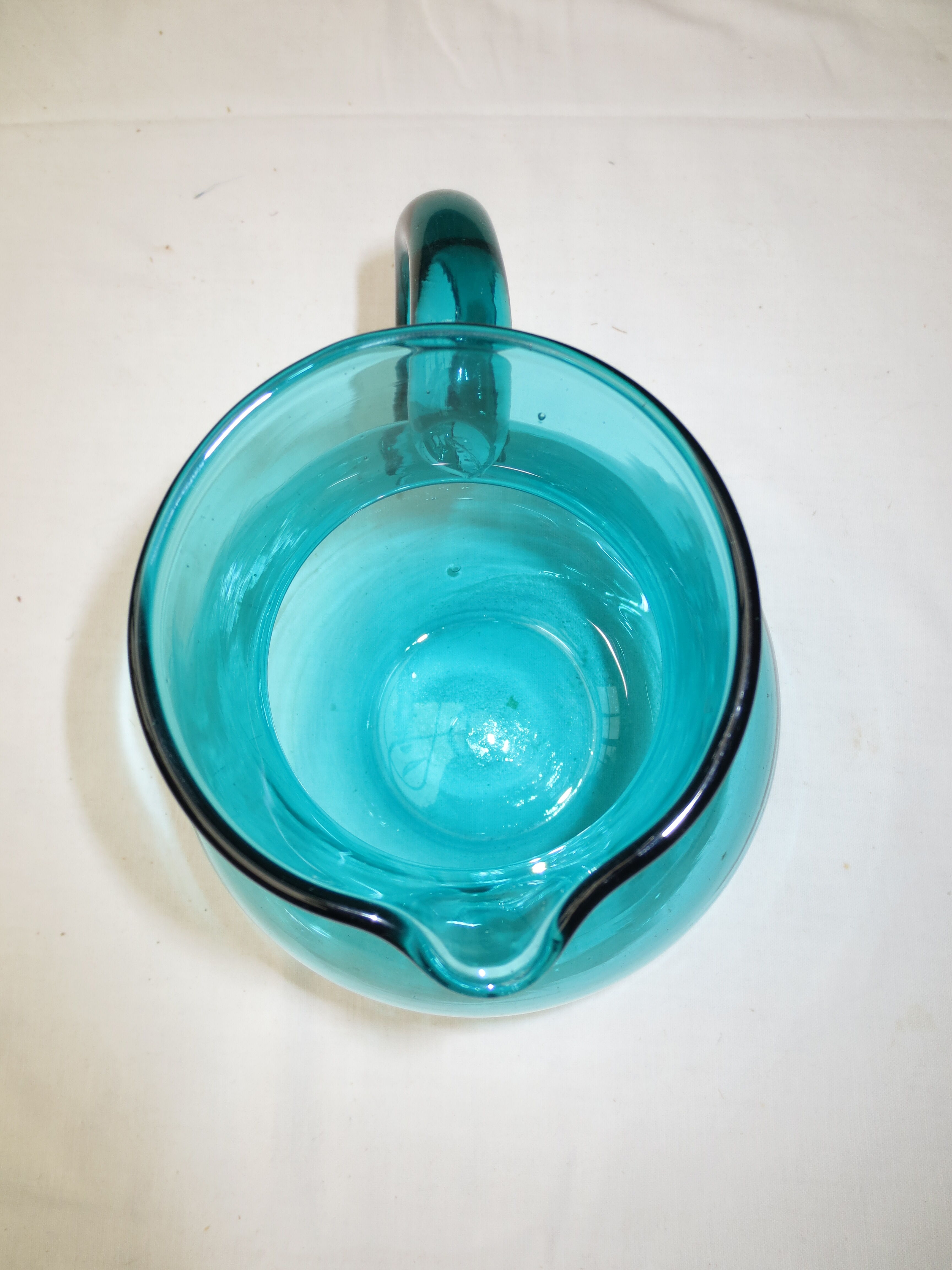 Pichet en verre  bleu turquoise avec anse