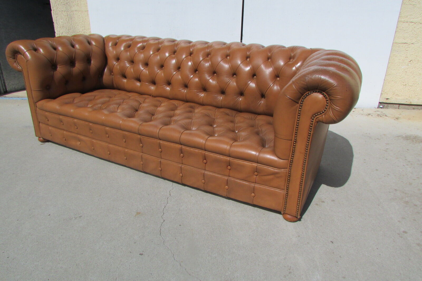 Sofa Chesterfield 3 seats patinated fawn leather