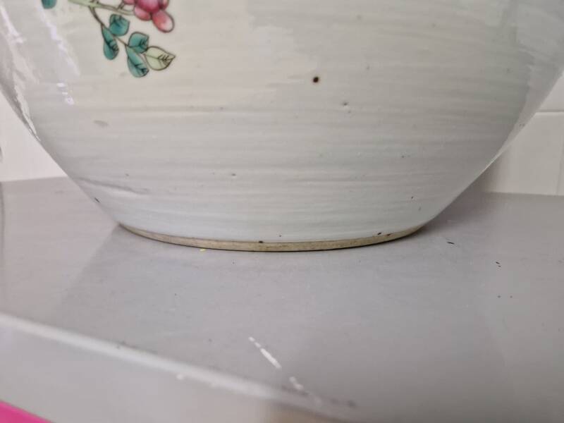 China - Circular fishbowl in Famille Rose enamel