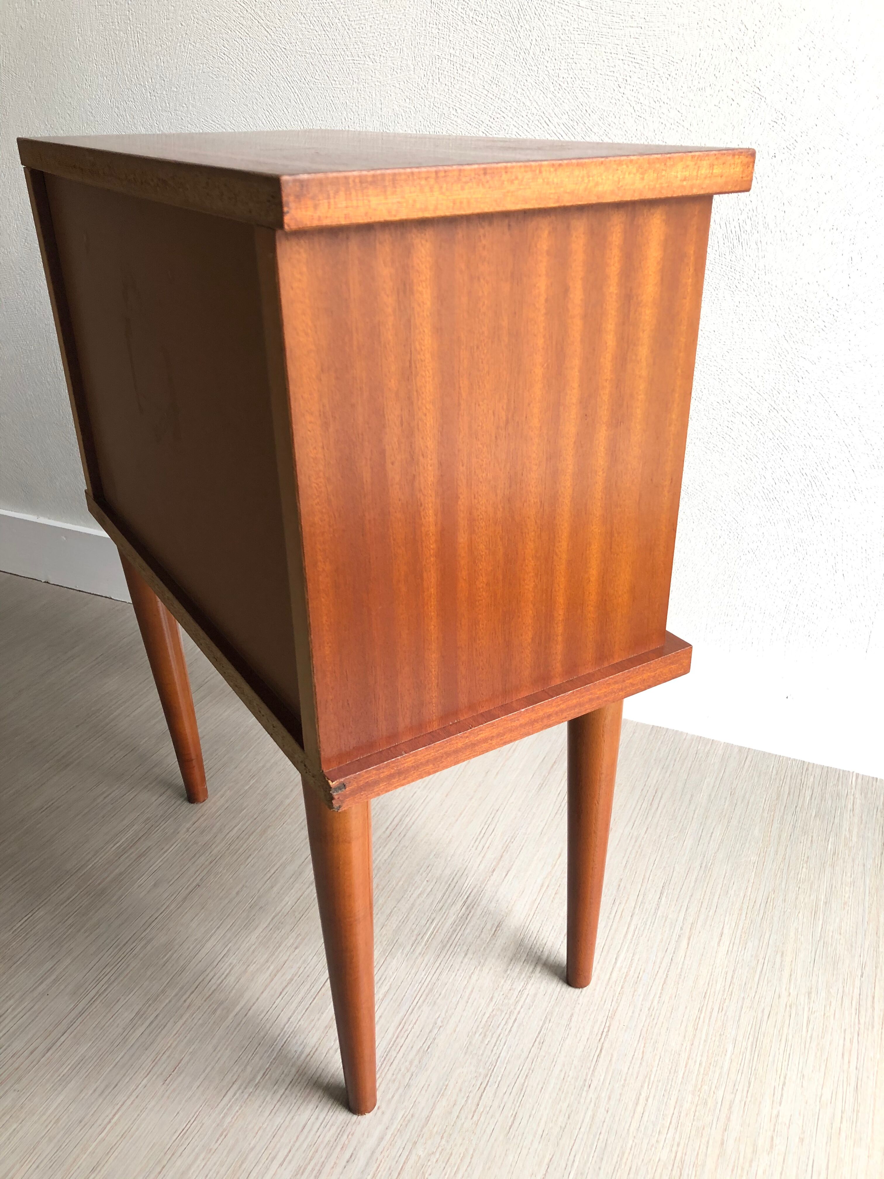 Bedside feet compass