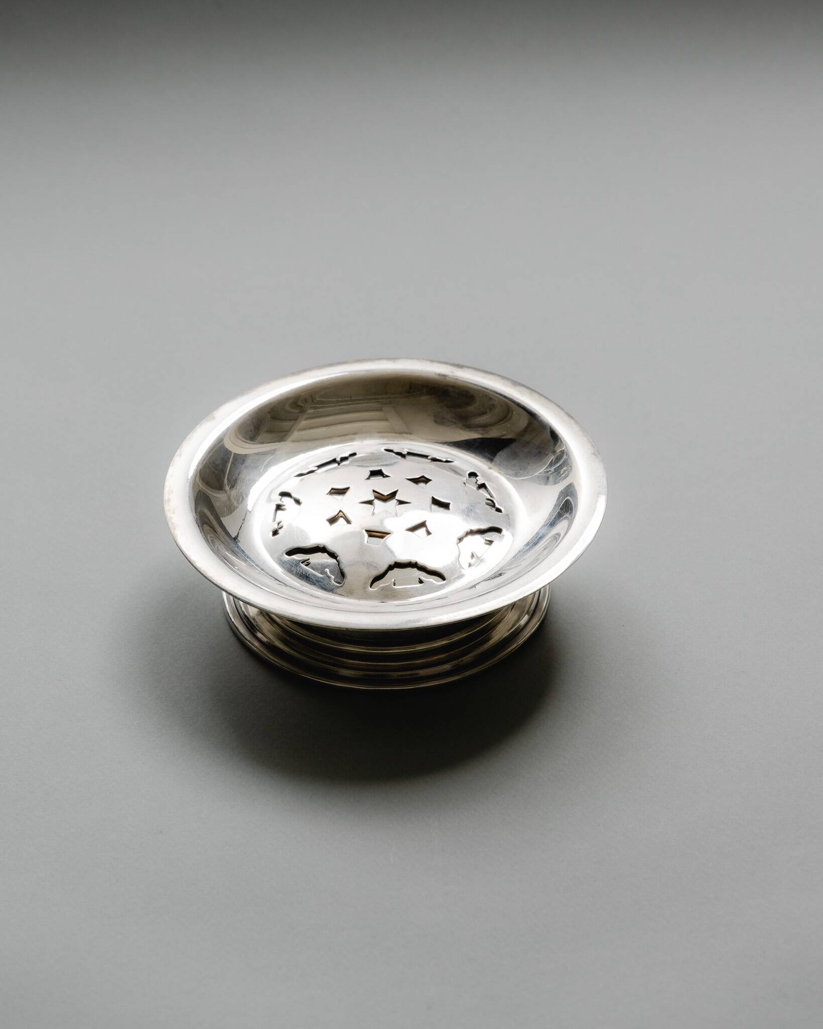 COQUILLOR SILVER-PLATED BUTTER MOLD, 1950s