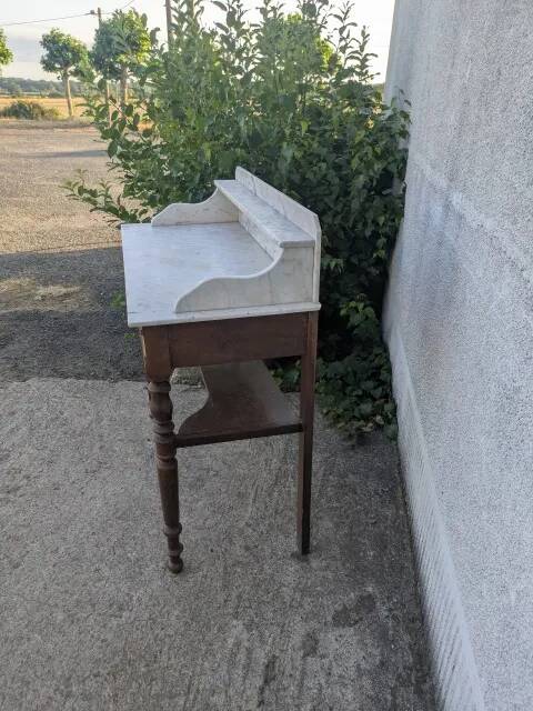 Dresser, vanity table