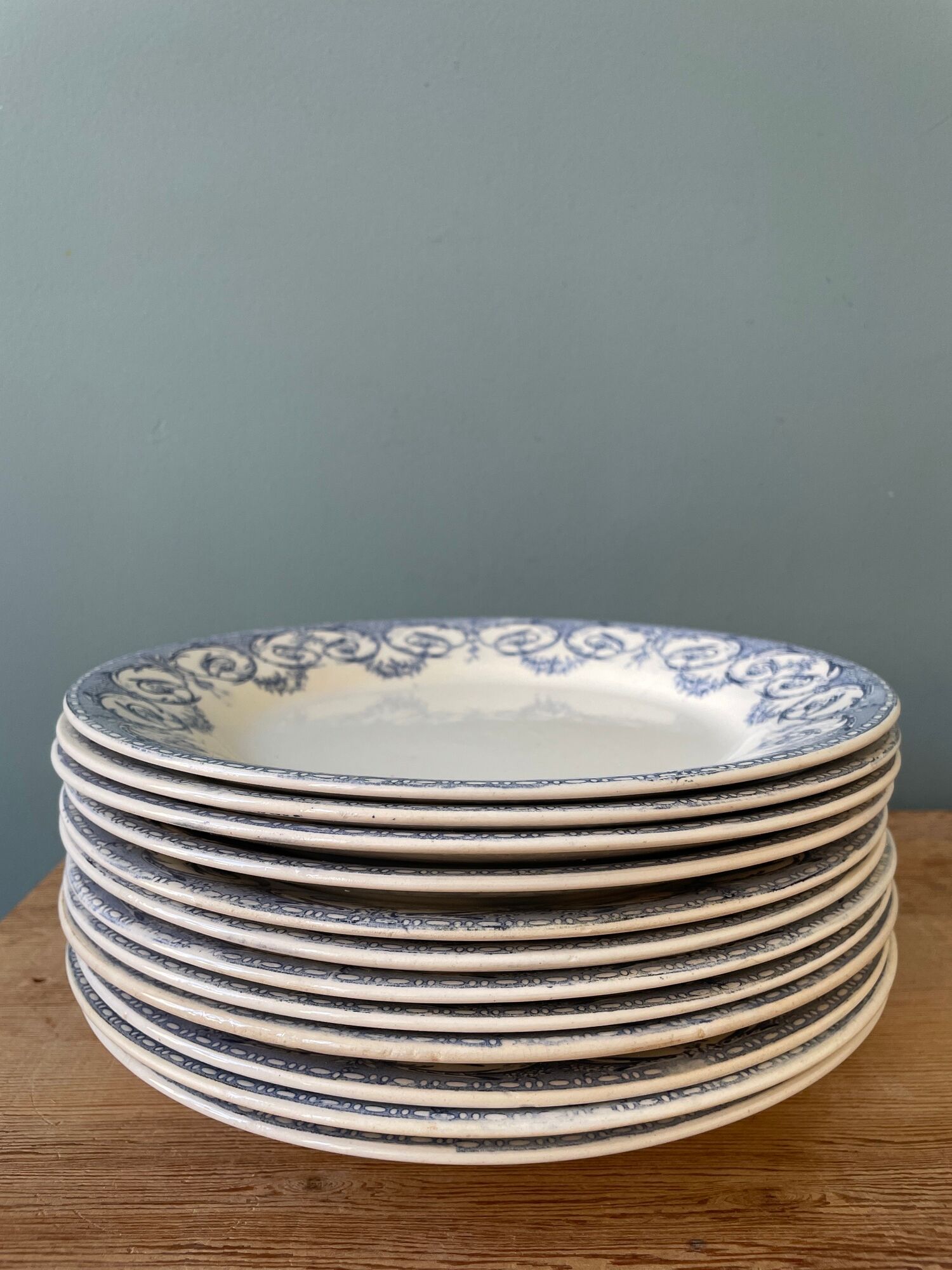 Set of 12 plates Terre de Fer Creil and Montereau, Dubarry service