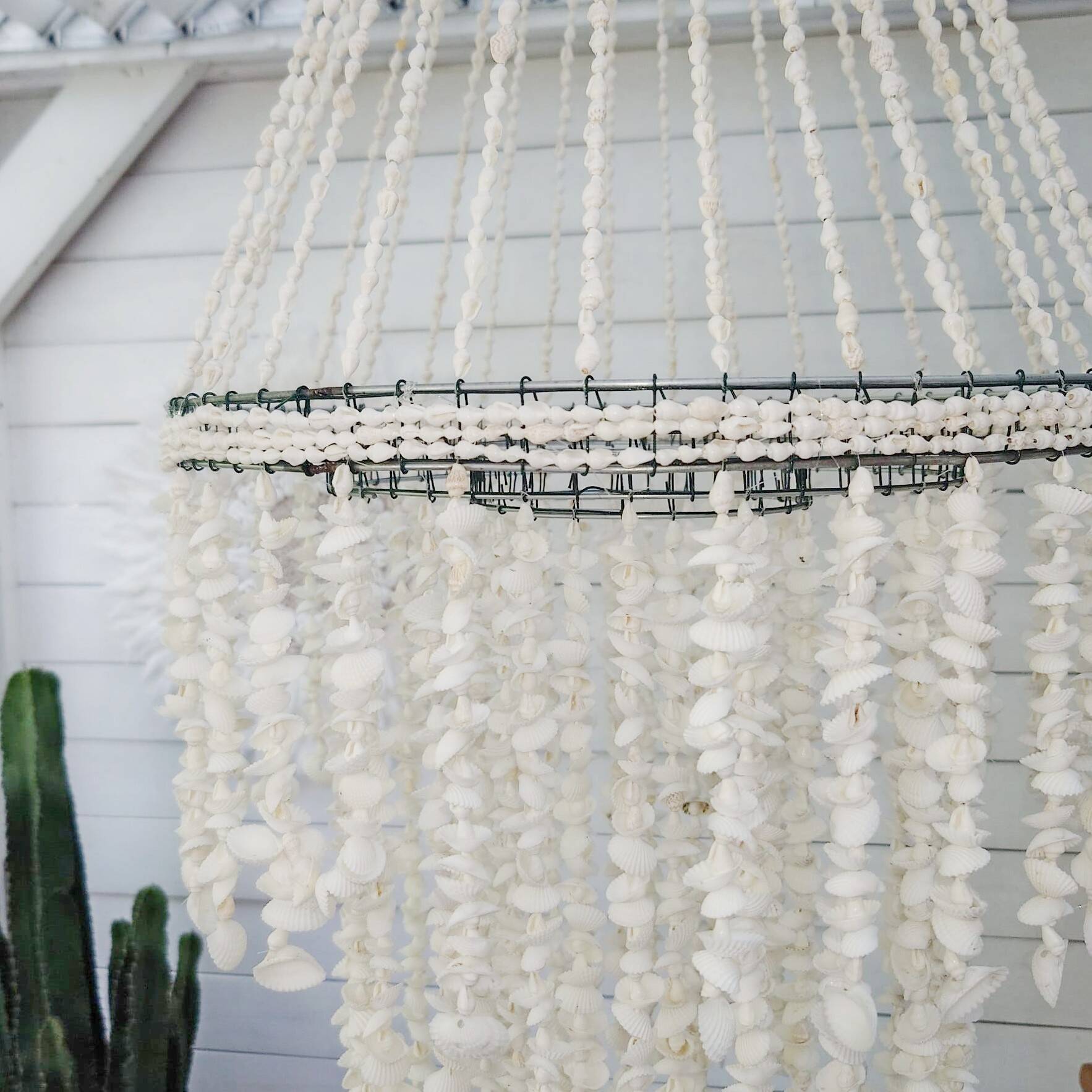 Chandelier - "Ocean" suspension in white shells D 30 cm