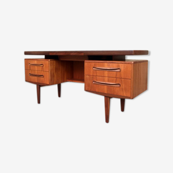 Bureau scandinave en teck par Victor Wilkins pour G-Plan