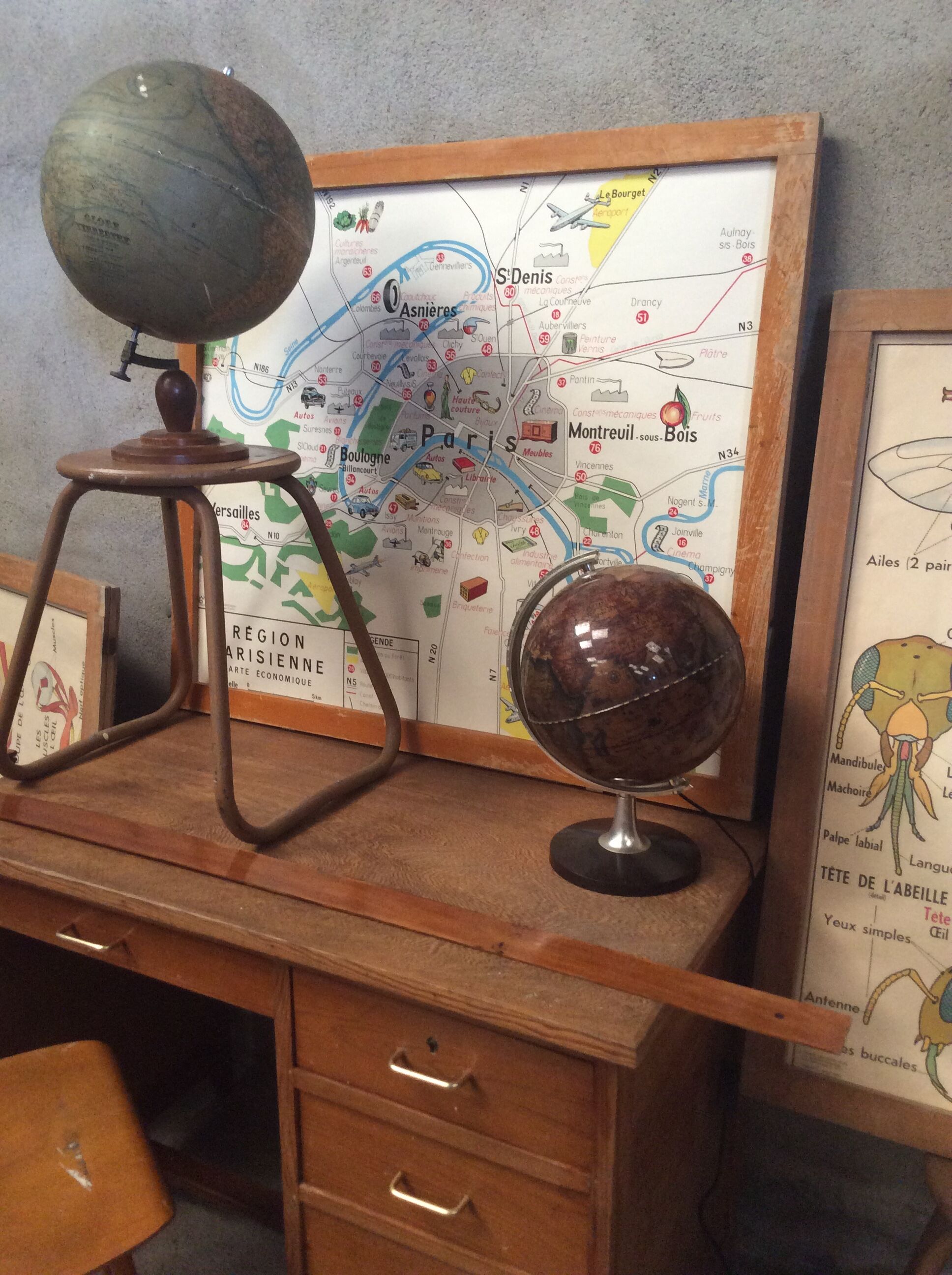 Vintage Globe Land 1980