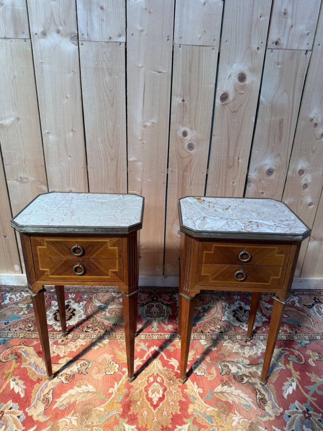 Paire de tables de chevet Style Louis XVI – Maison Gouffé – Marqueterie & Marbre
