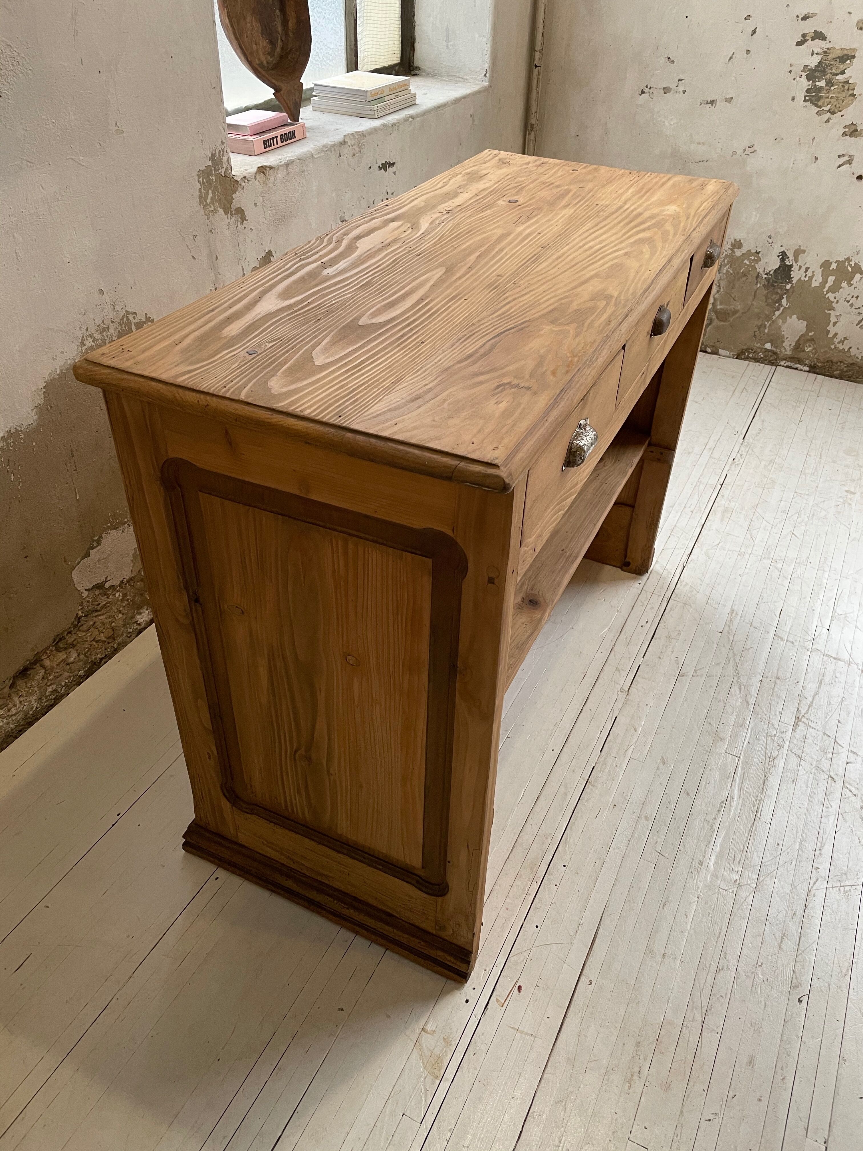 Pine shopping counter