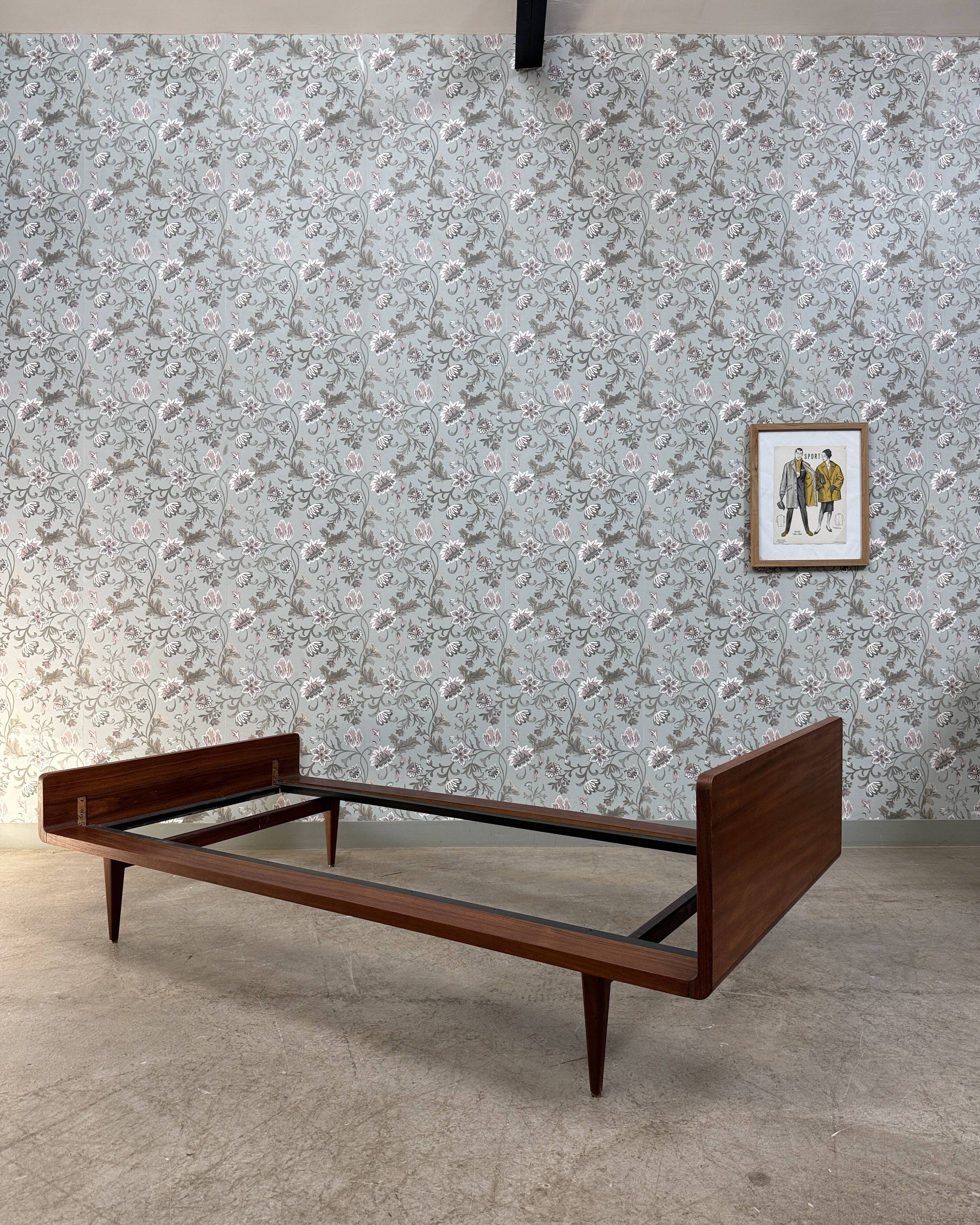 Lir Scandinavian daybed in teak