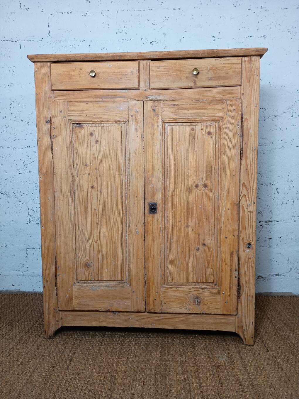 Grand buffet parisien vintage en sapin