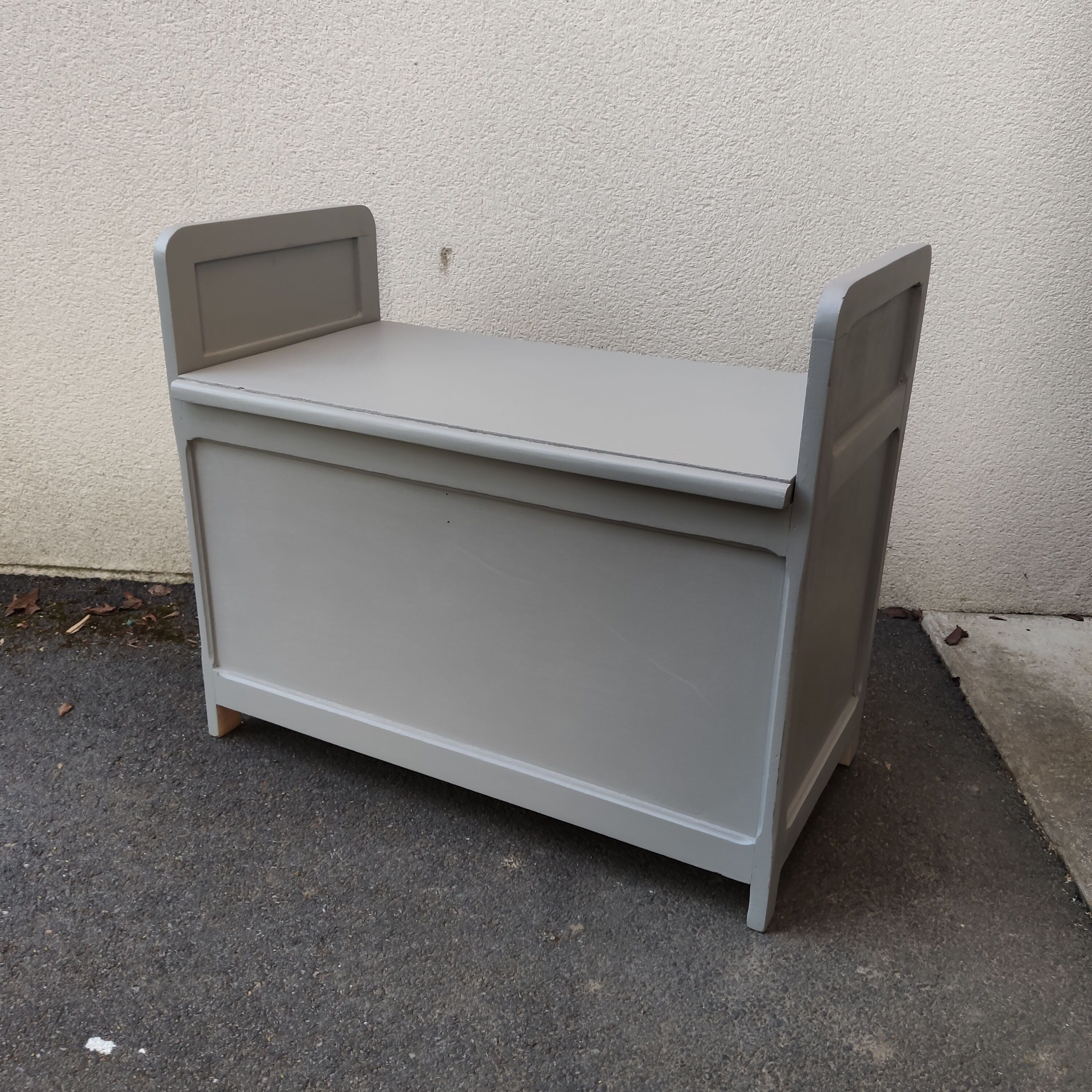 vintage wooden chest/bench