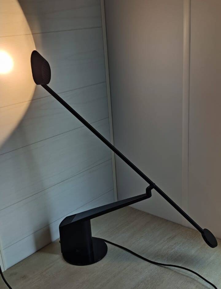 Lampe de bureau avec socle rotatif et balancier "Ala" par Guzzini