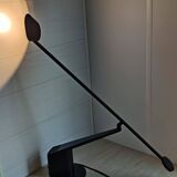 Desk lamp with rotating base and pendulum "Ala" by Guzzini