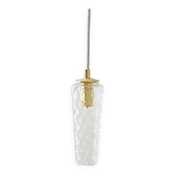 Chiseled glass suspension