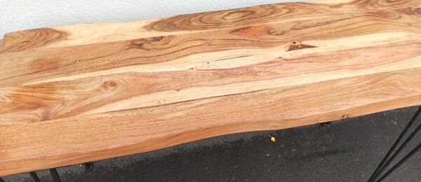 Console en bois avec pieds en métal noir