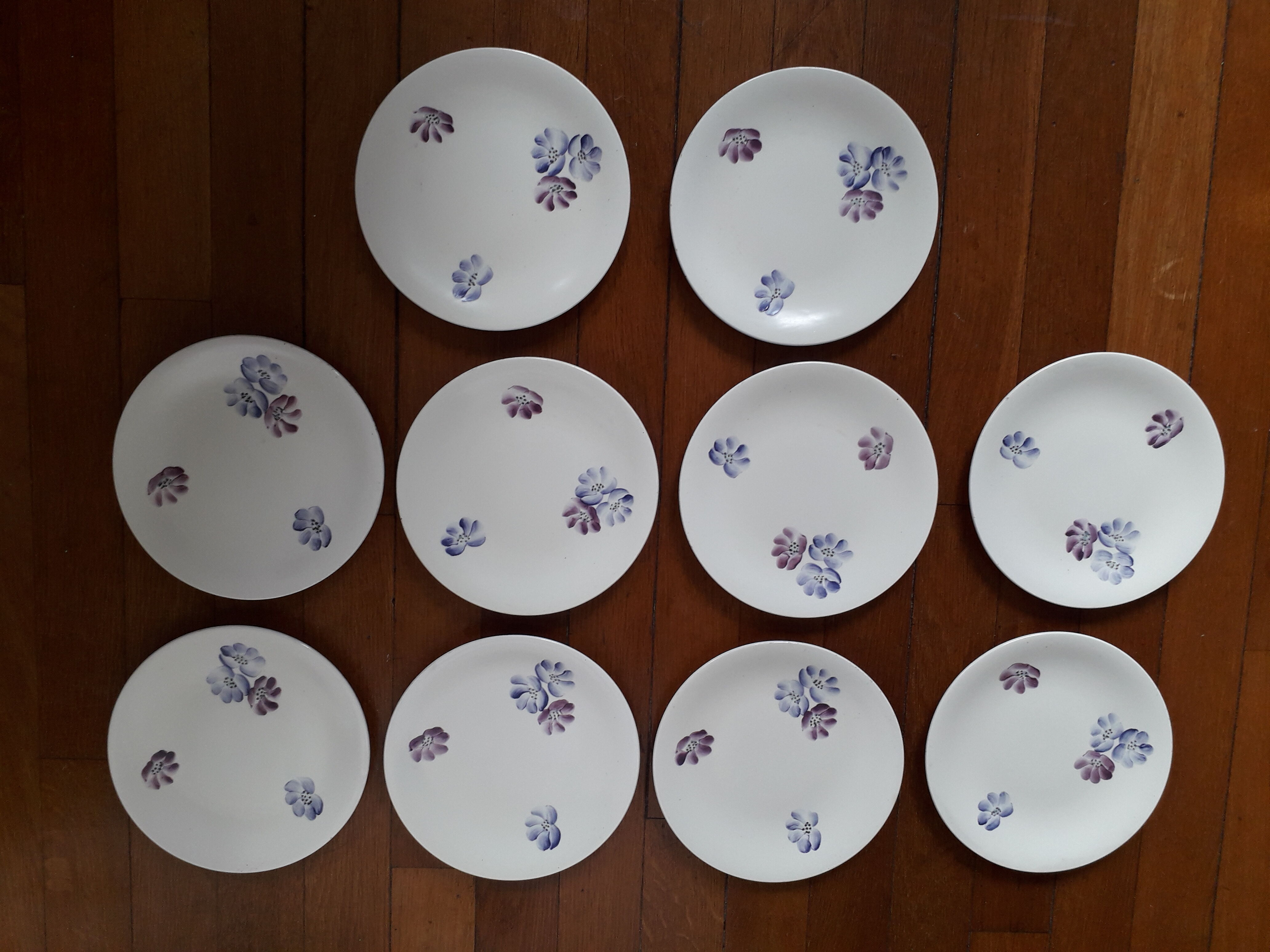 10 dessert plates from the Longchamp factory