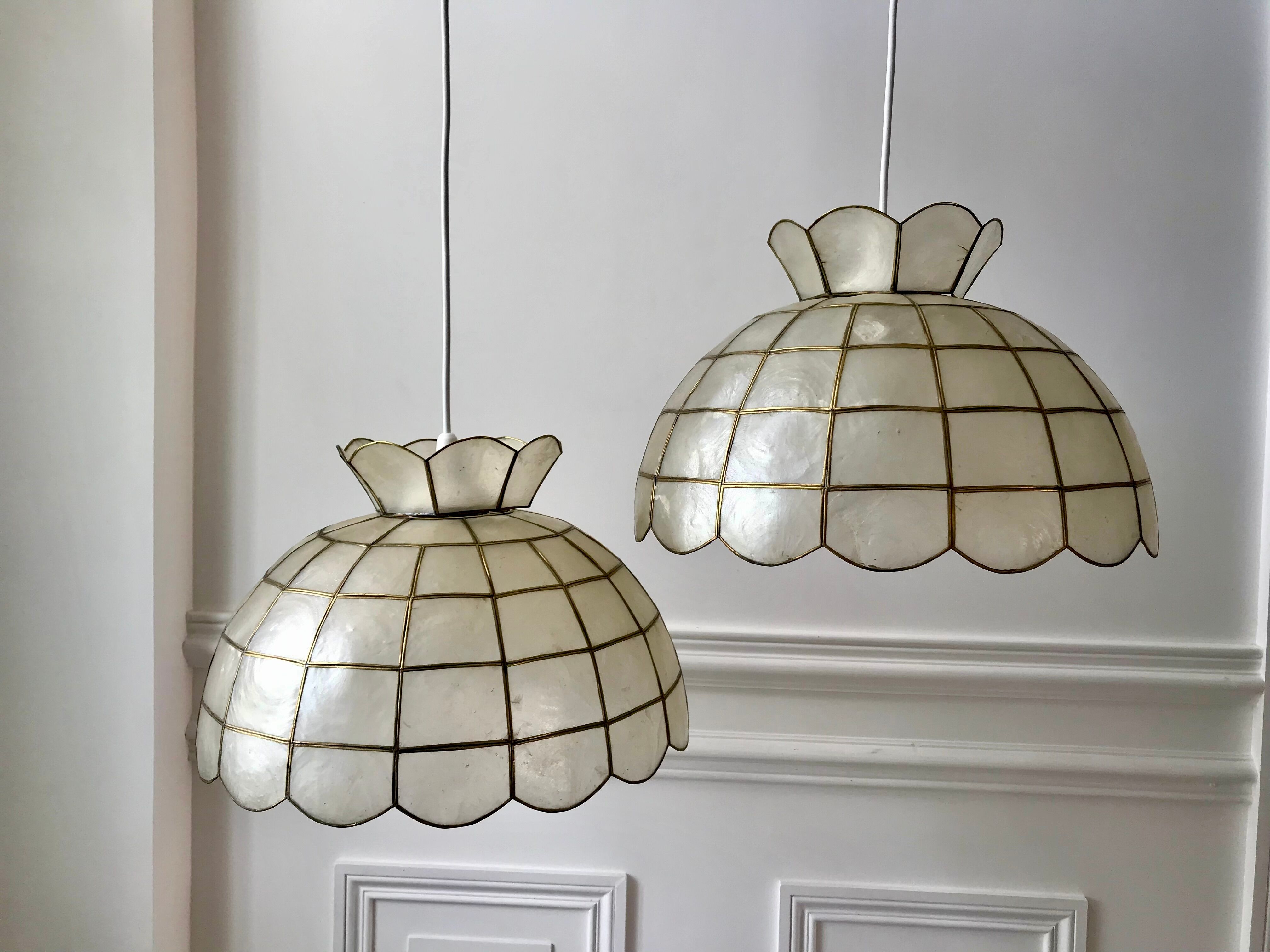 Pair of mother-of-pearl and brass suspensions 60-70s
