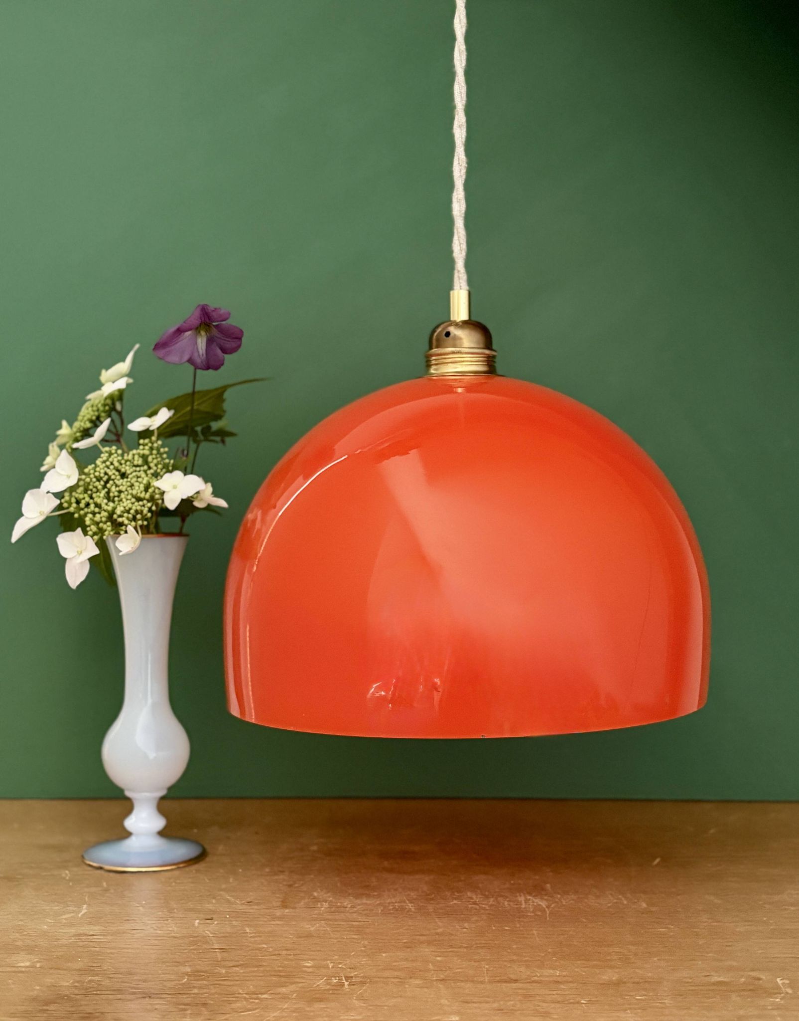 Suspension globe vintage en verre orange