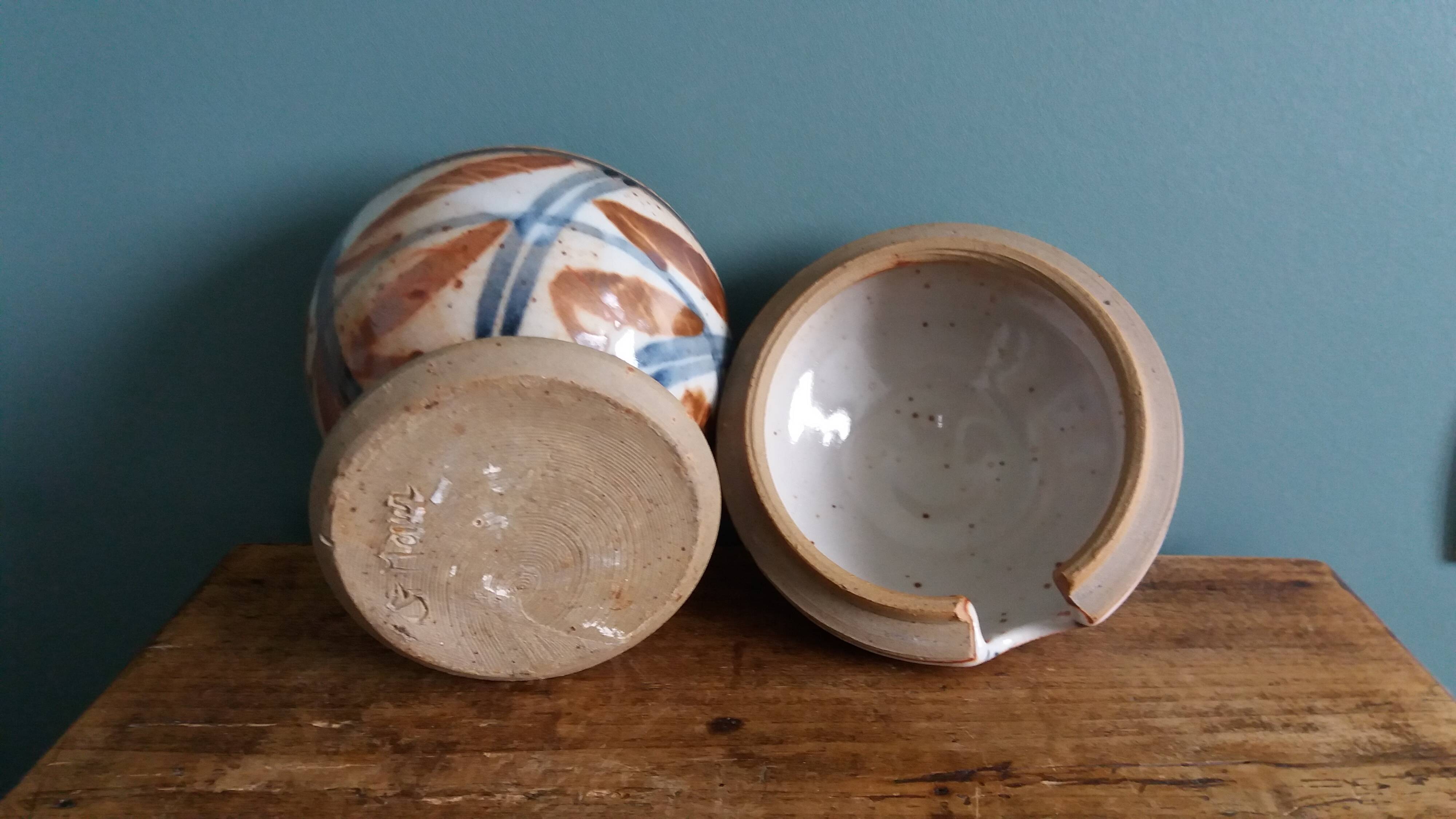 Sugar confiturer signed by Saint Maur, Evelyne Porret and Michel Pastore.