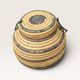 Panier couvert d'artisanat africain