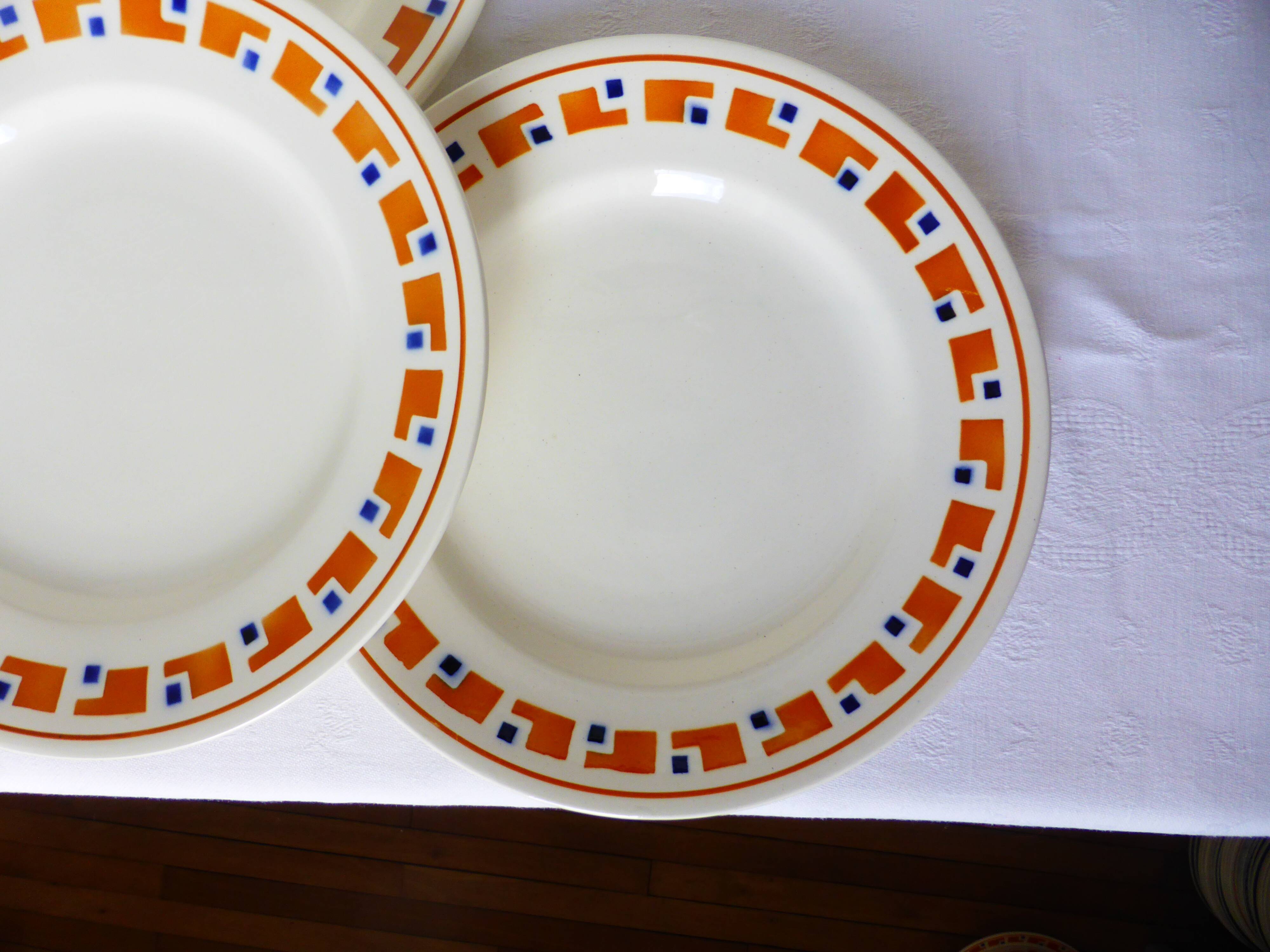 4 assiettes plates en terre de fer des Salins modèle Lucette 210802