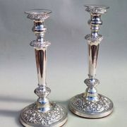 Bougeoirs en métal argenté