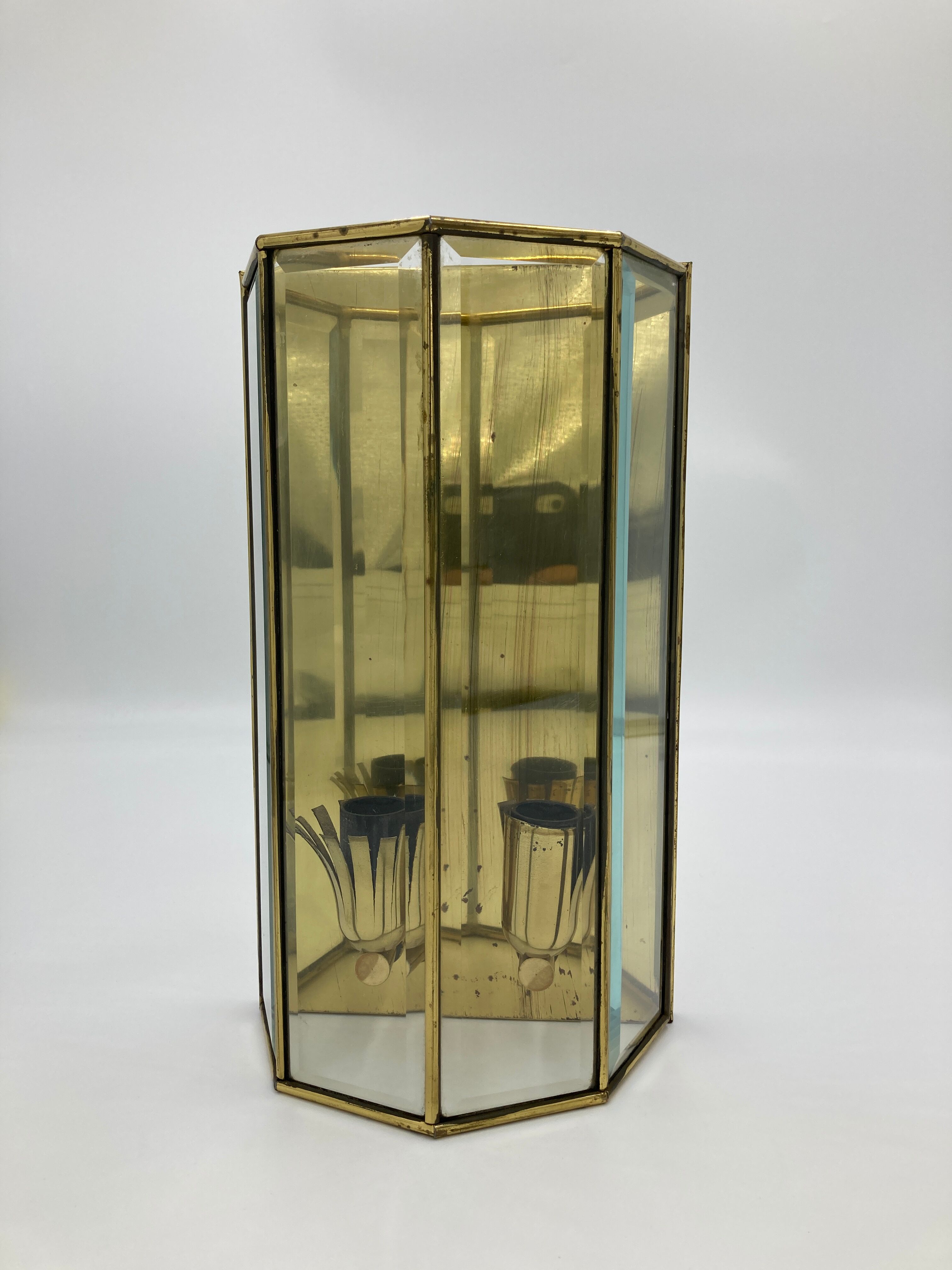 Applies two brass and glass fires