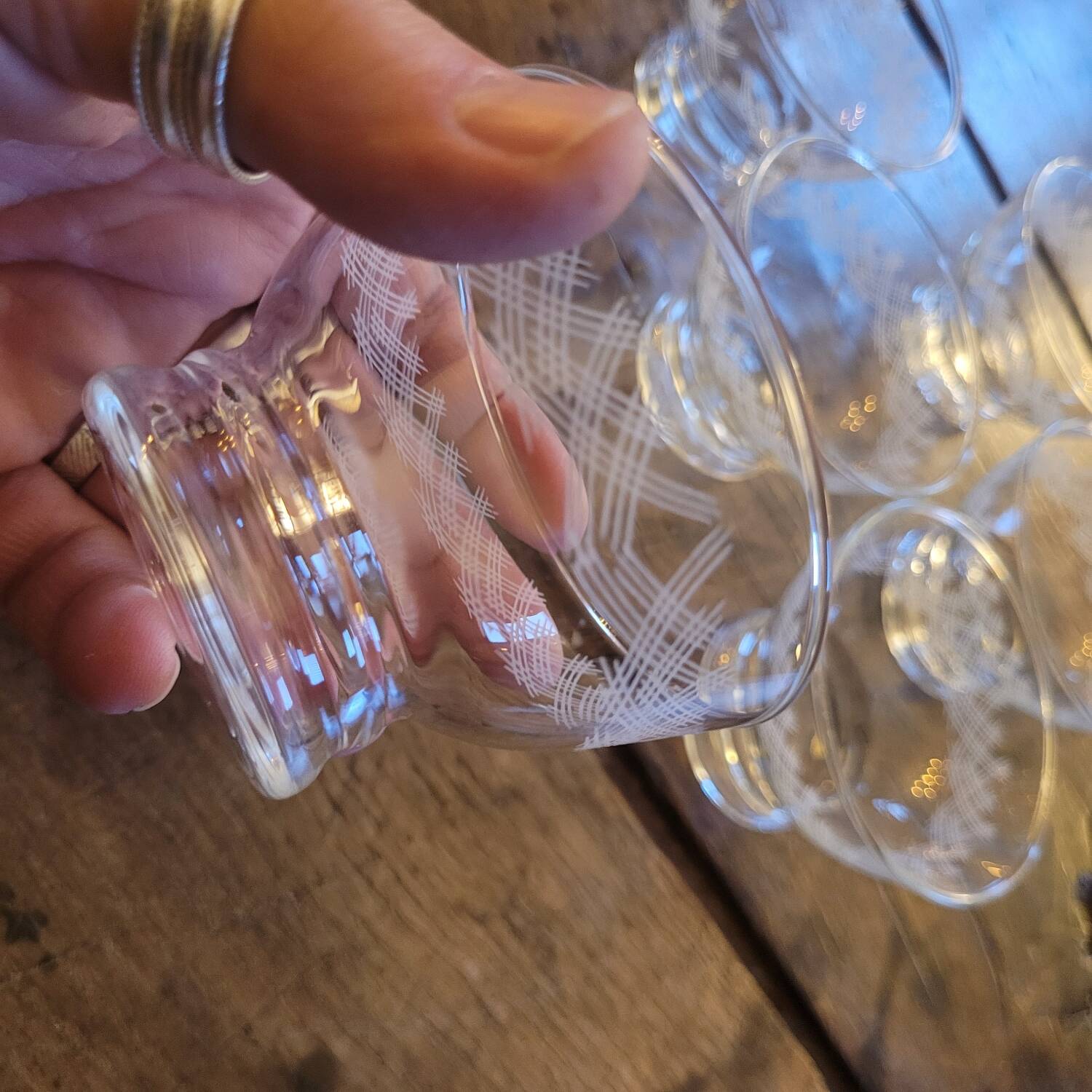 Set of 6 fine engraved glass cups from the 60s.