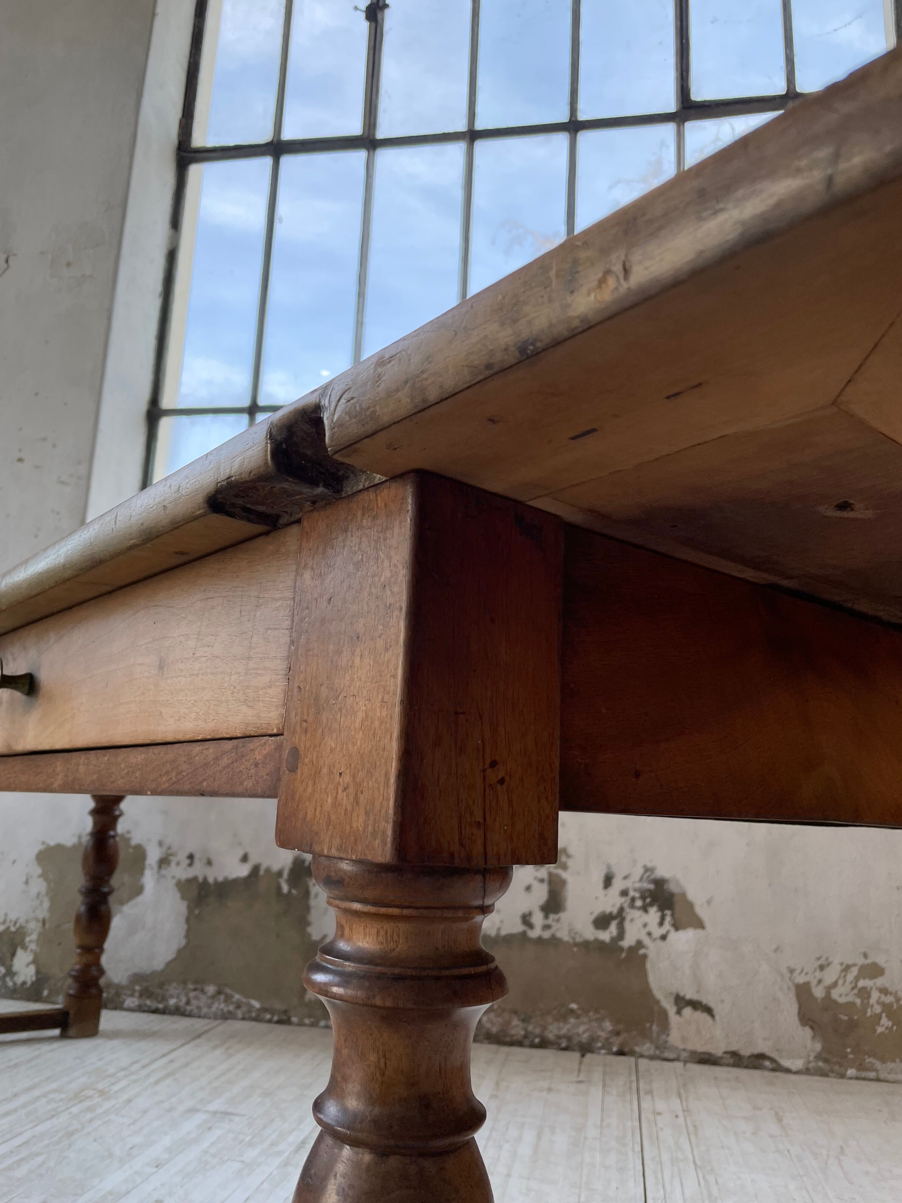 Table of draper firm walnut 260cm