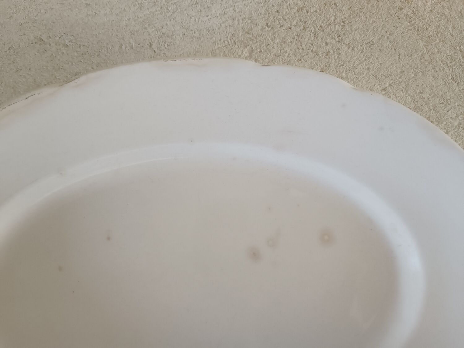 1 dish and 5 plates iron earth cream patina
