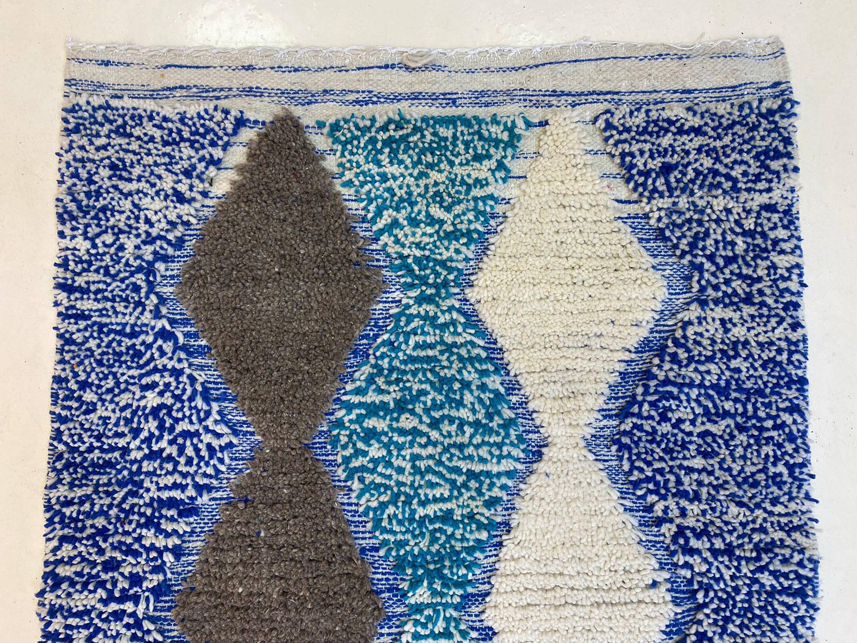 Handmade Moroccan rug, natural wool, 3x2 m.