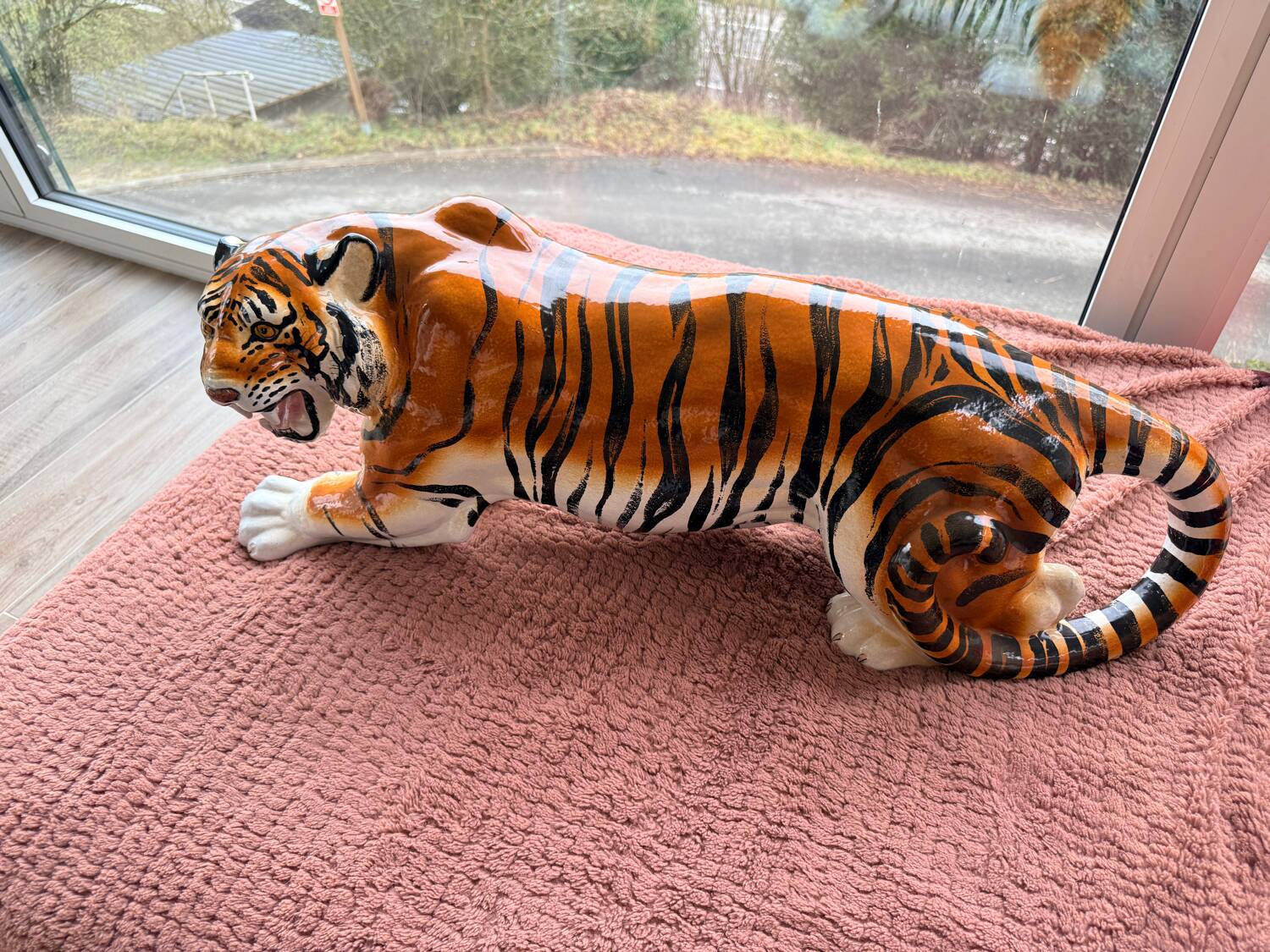 Tiger, Italian sculpture in glazed ceramic.