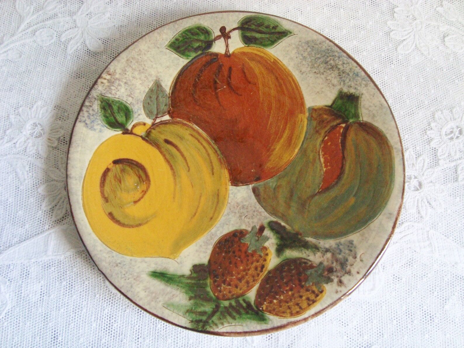 Vintage plate signed Puigdemont stylized ruit patterns