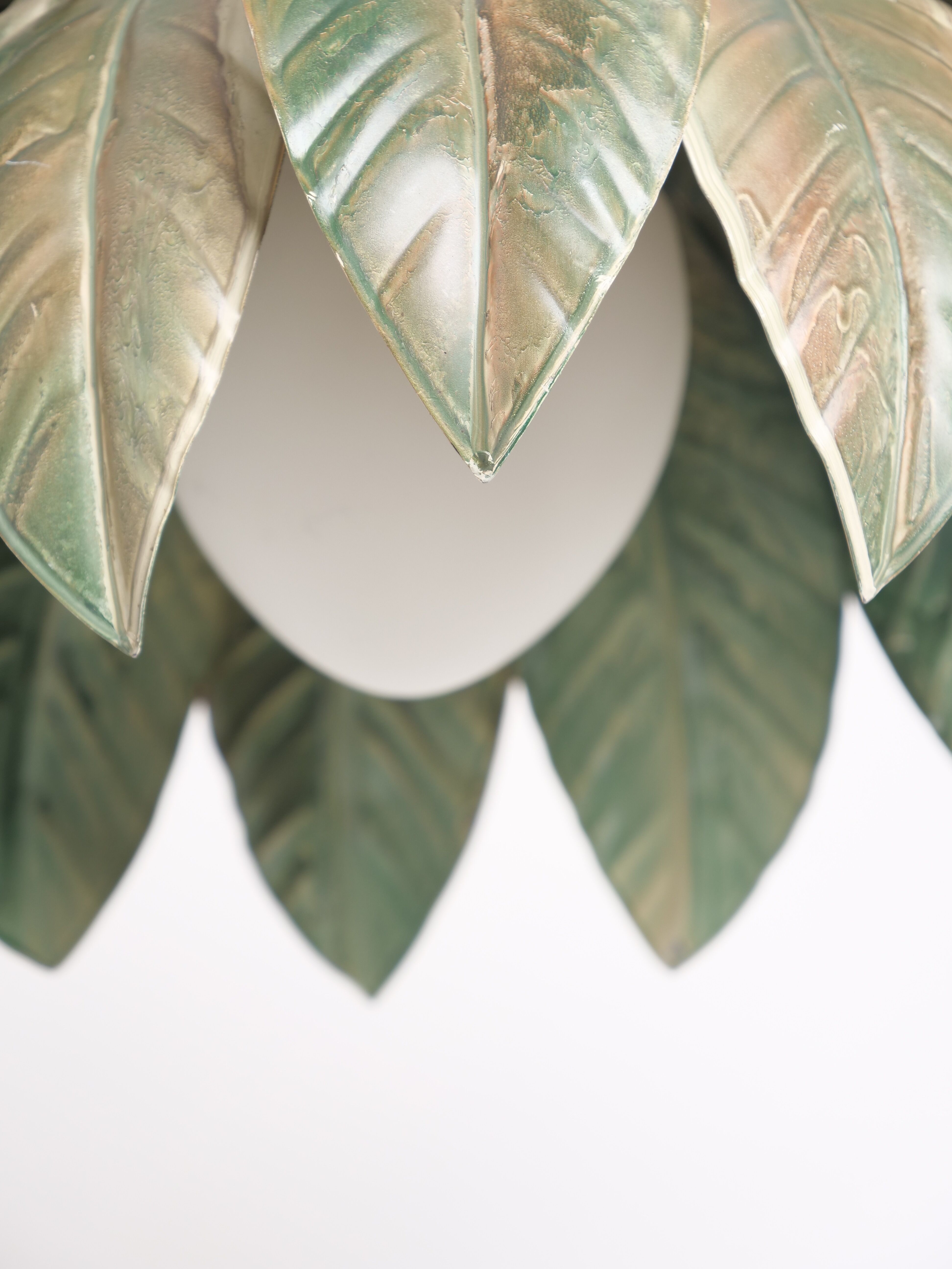 Suspension vegetal pattern green leaves