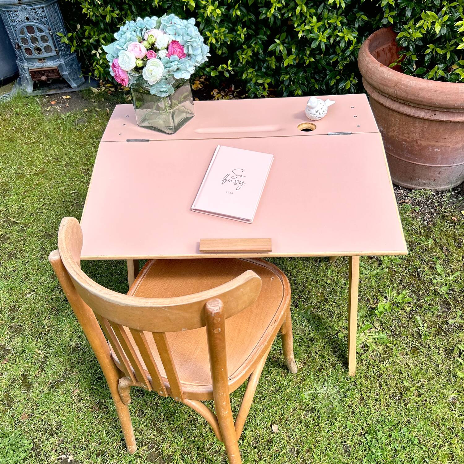 Children's desk with compass legs