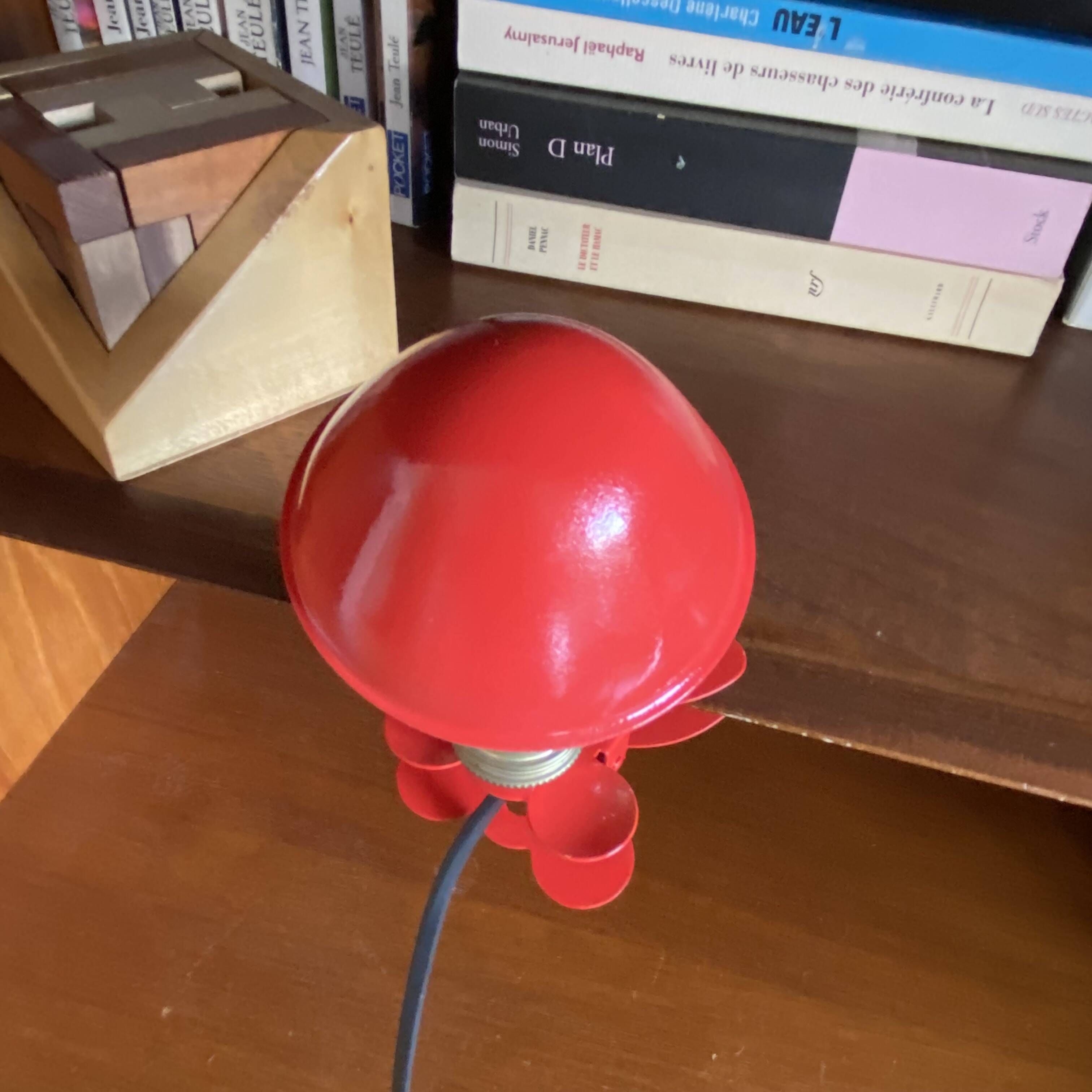 Small mushroom clip-on spotlight, portable night light in red metal