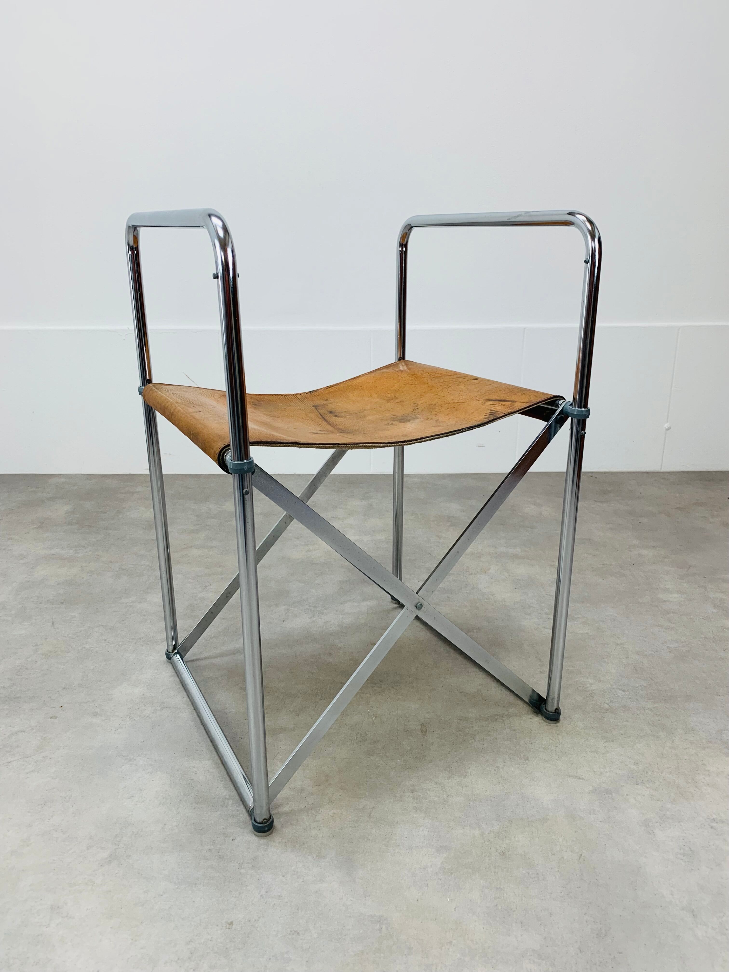 Tabouret pliant cuir et chrome style Bauhaus
