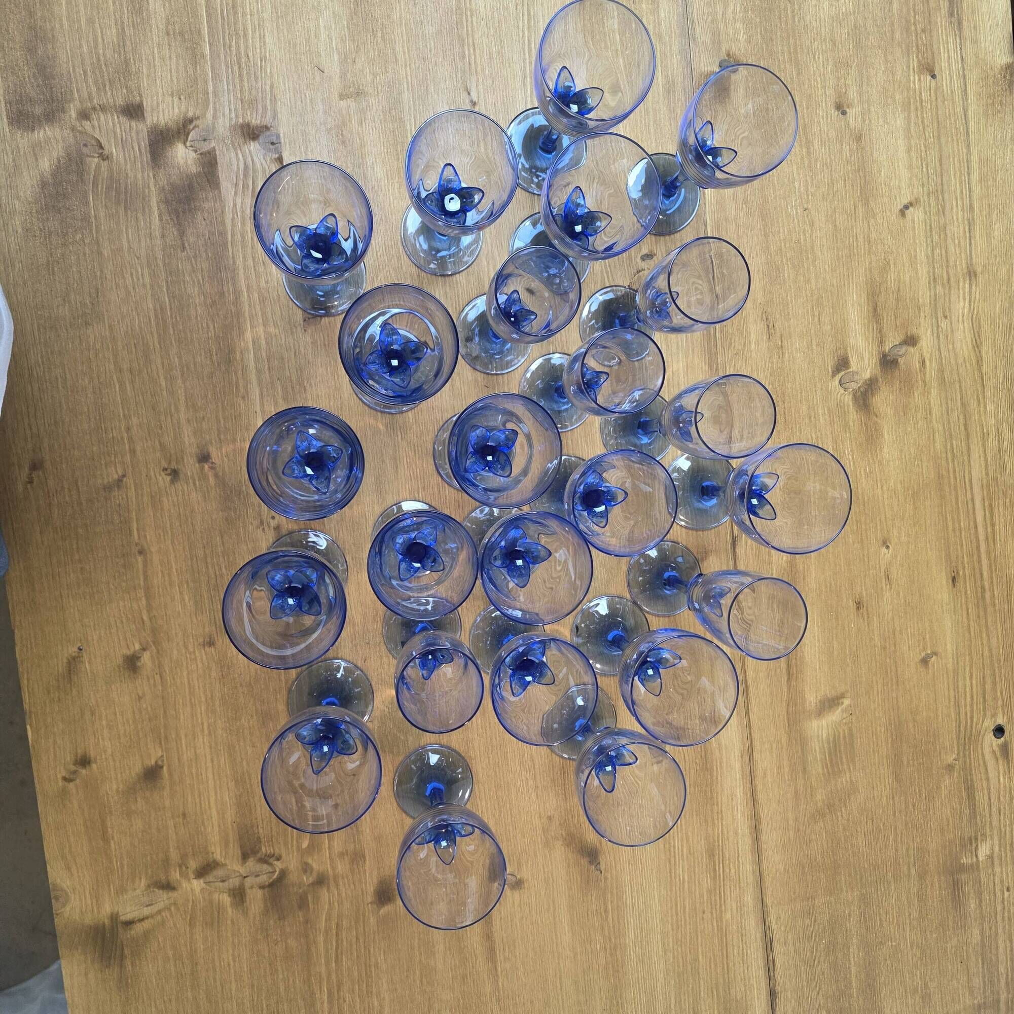 Service of 30 blue footed glasses.