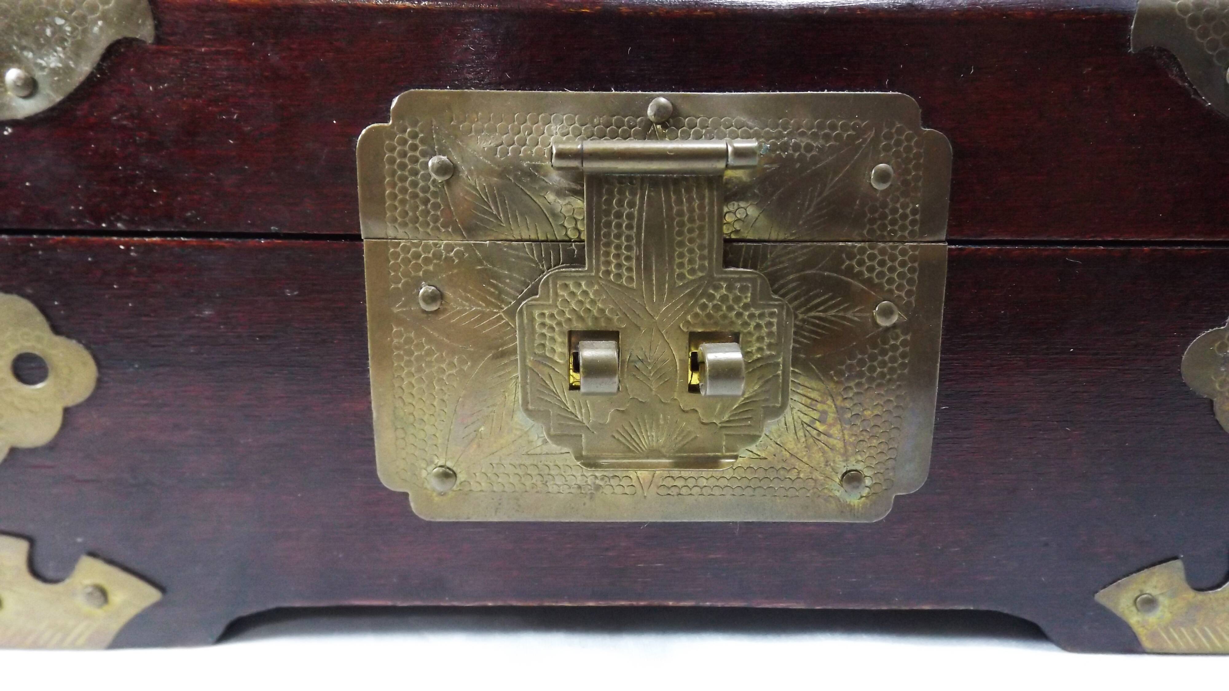 Chinese jewelry box in jade inlaid wood