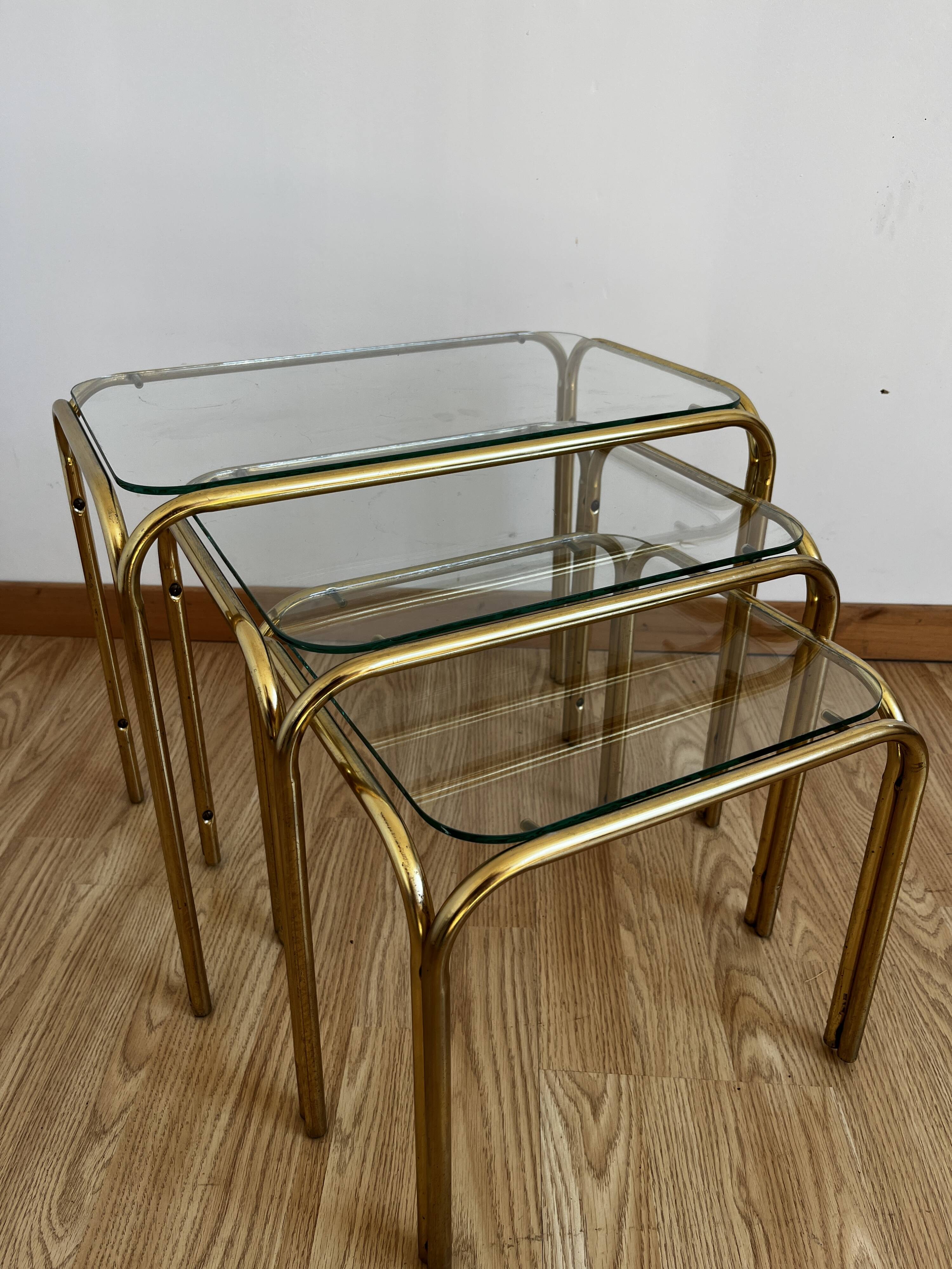 Tables gigognes doré 1970