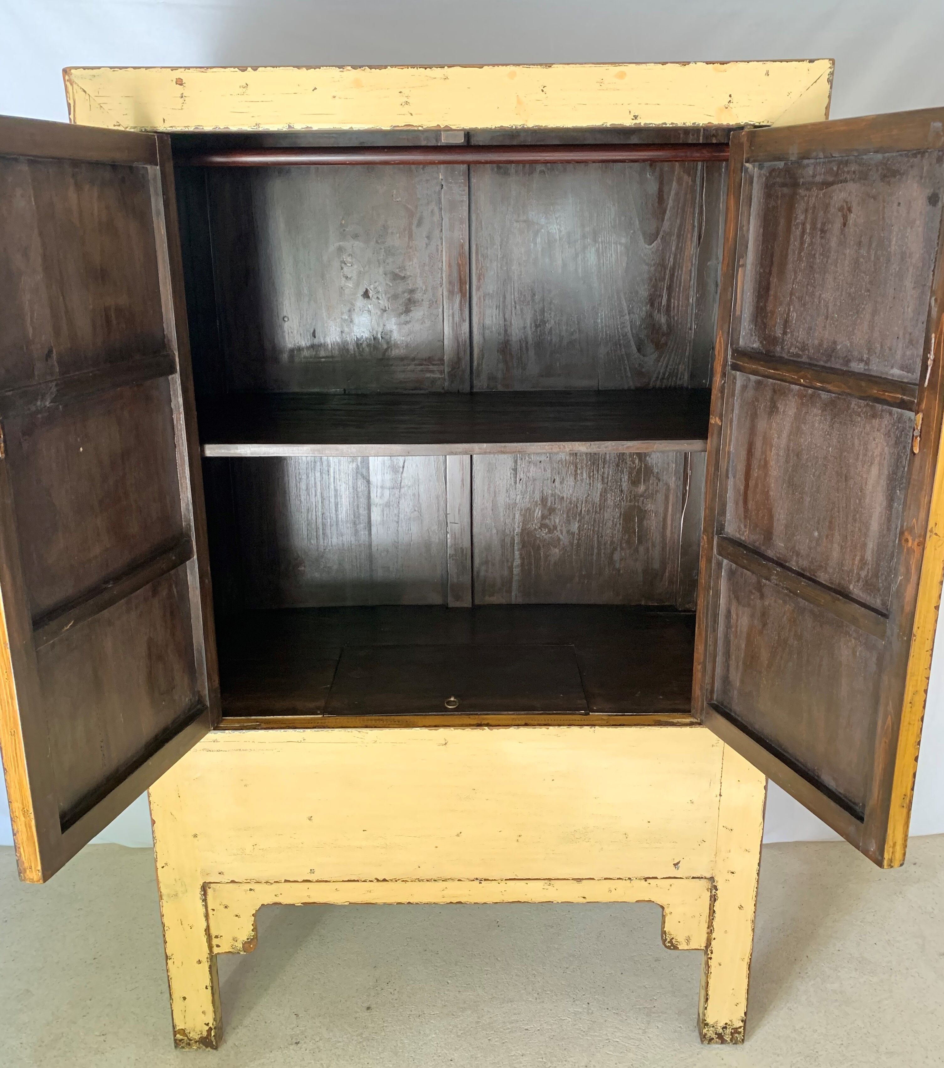 Chinese lay cabinet