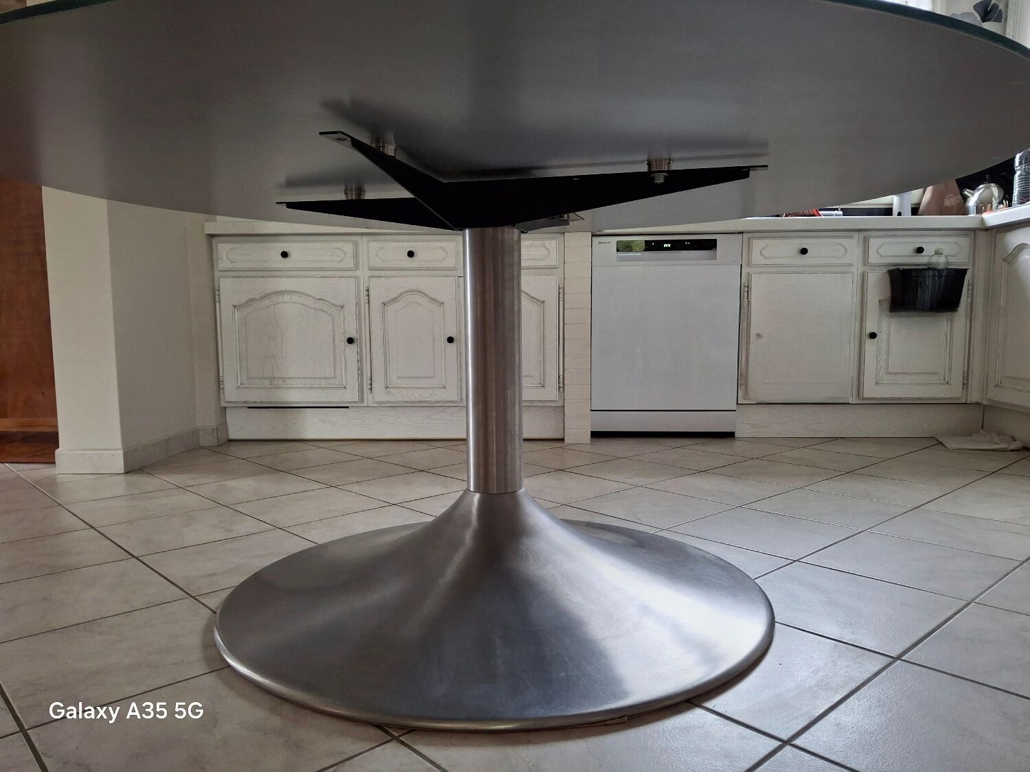 Round table Vesuvius 160 cm Gold