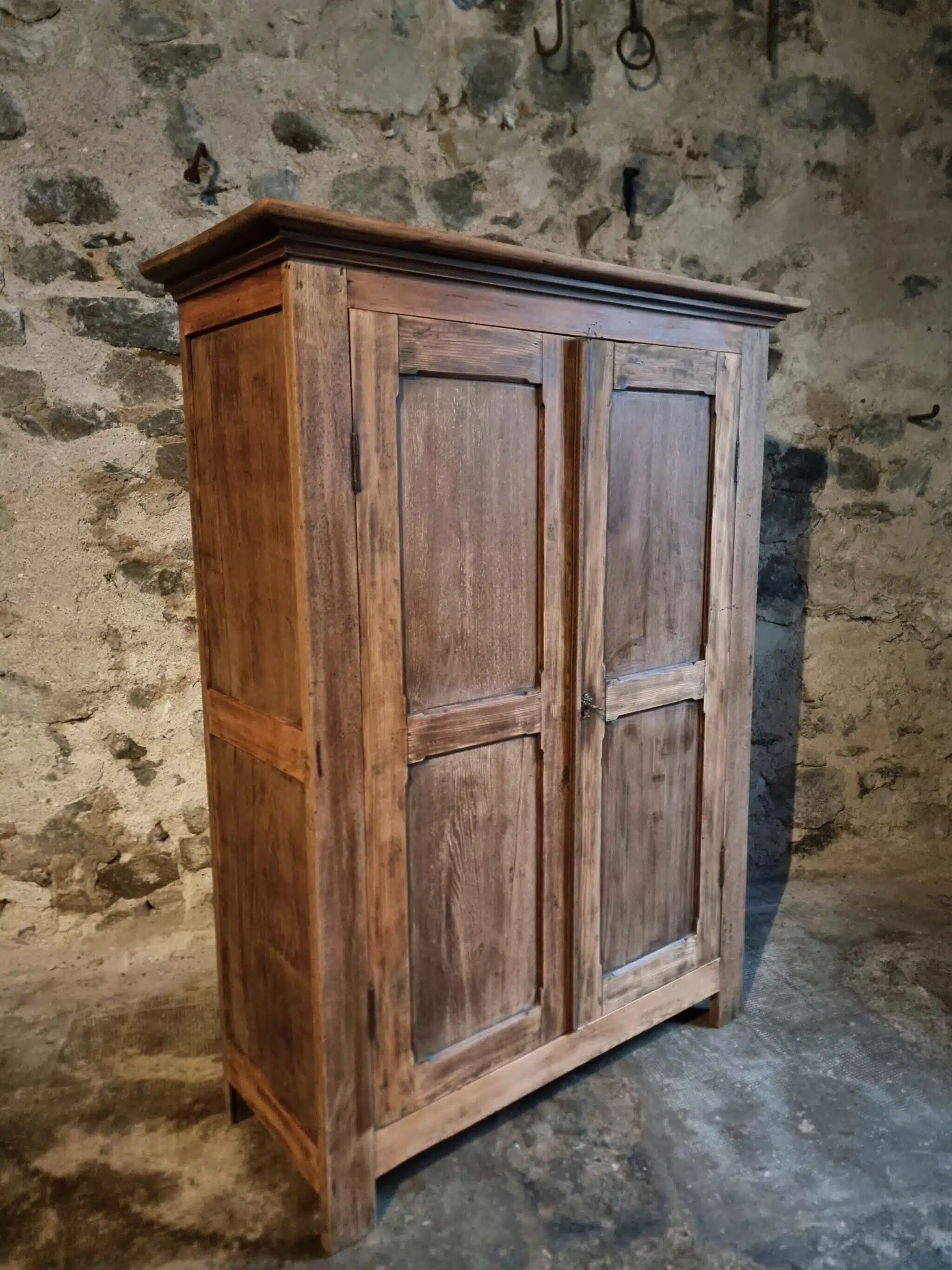 Antique French wardrobe in oak and pine, late 19th century.