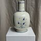 Vase en faïence blanche décor bleu O. HIPER