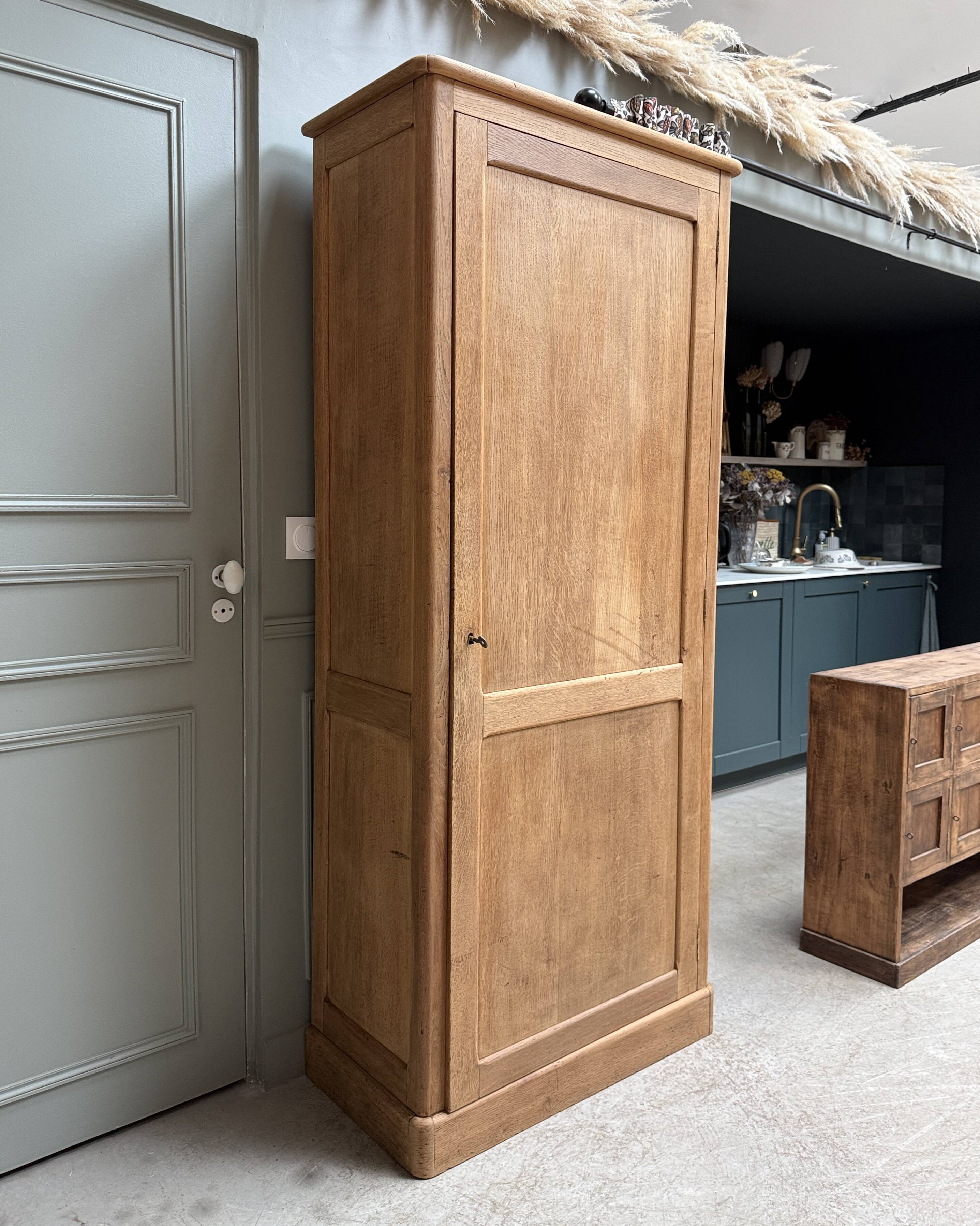 Large oak bonnetière (renovated)