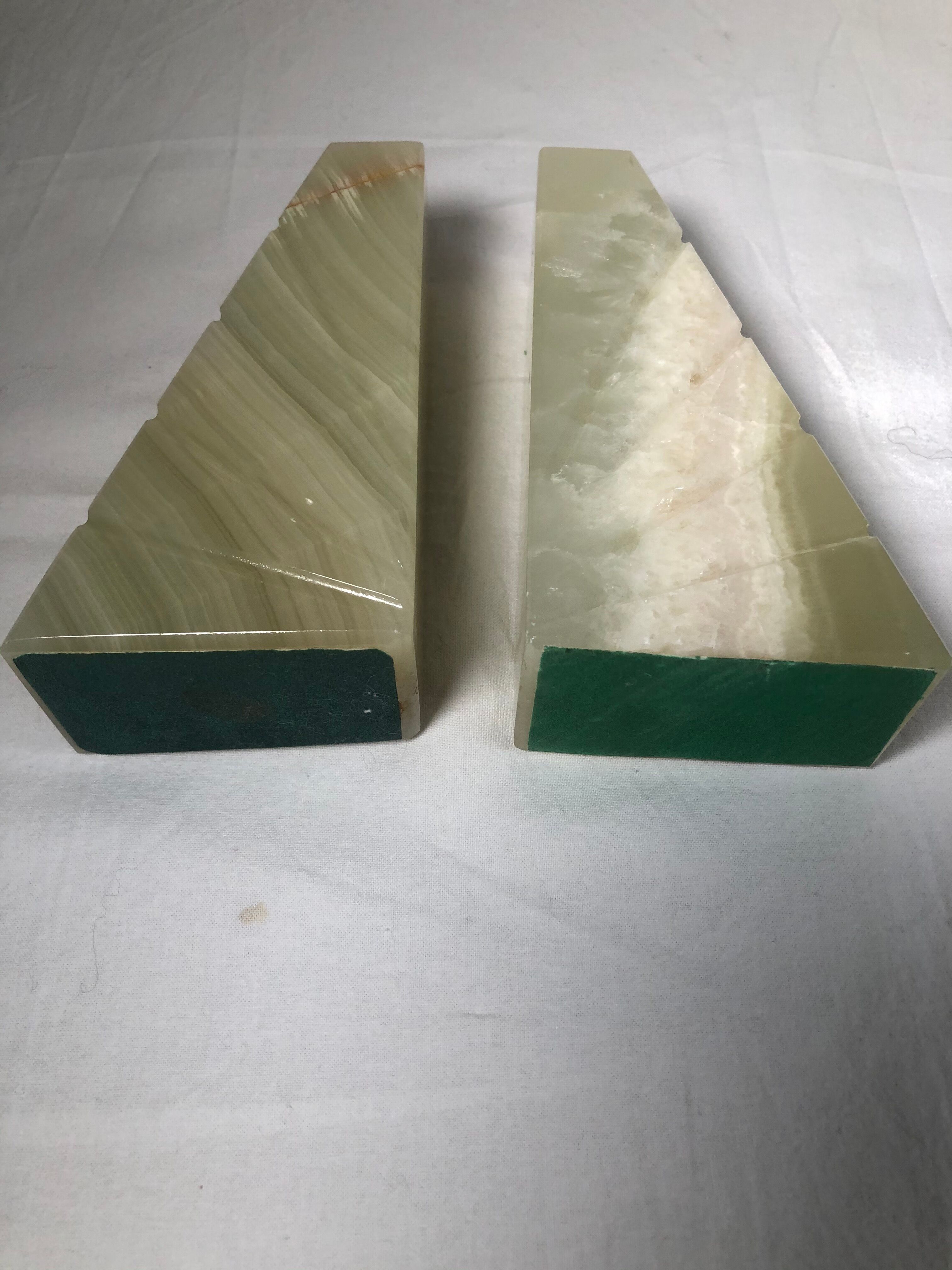 Greenhouse book in palm leaf-shaped onyx. Very good condition.