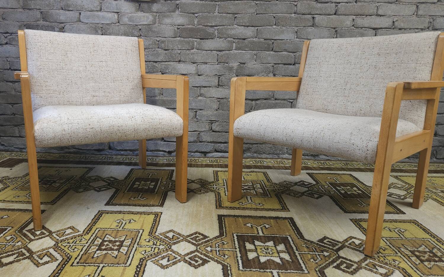 Paire de fauteuils laine bouclette 1970