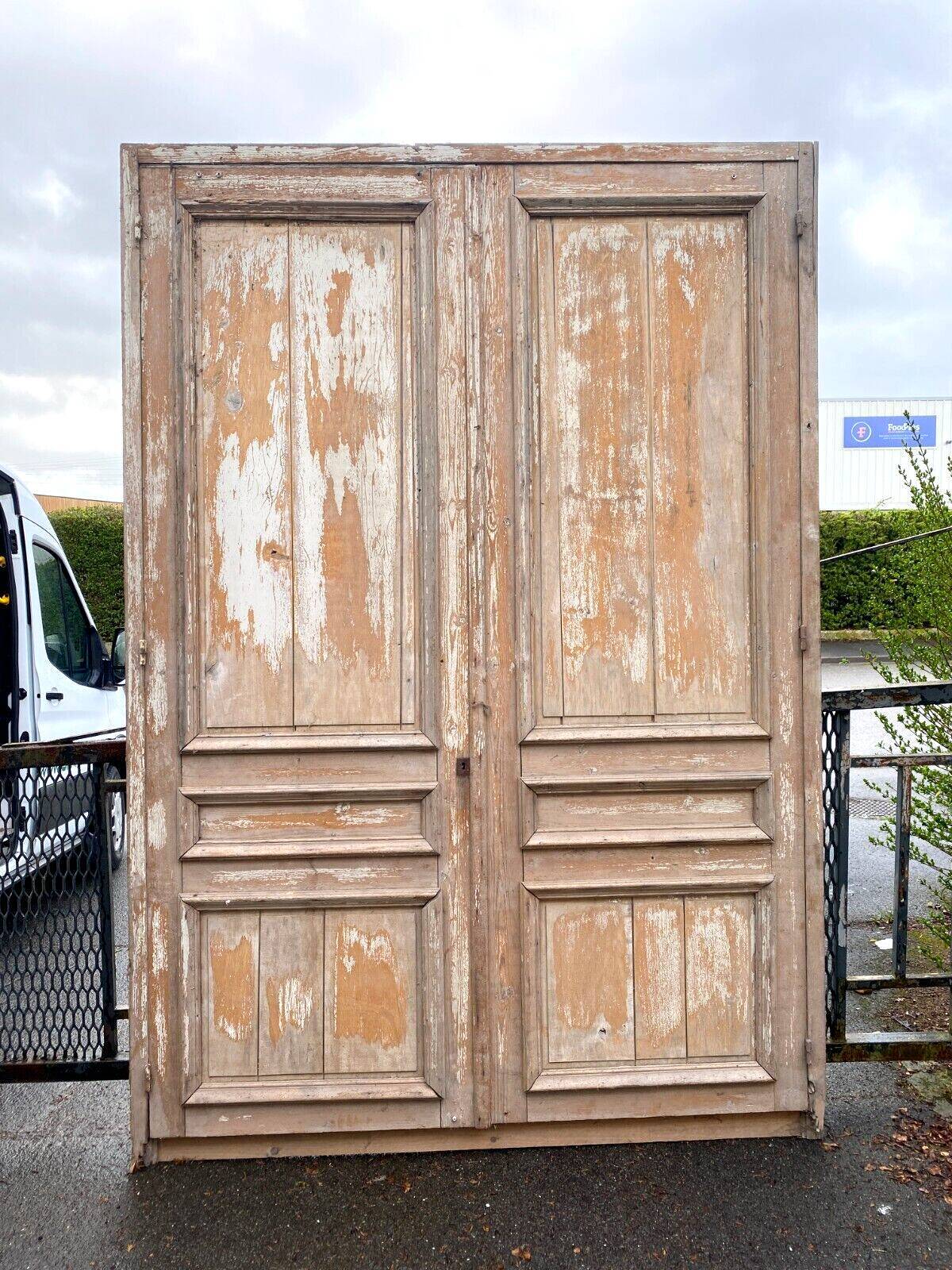 Façade de placard à double portes en sapin massif XXsiècle