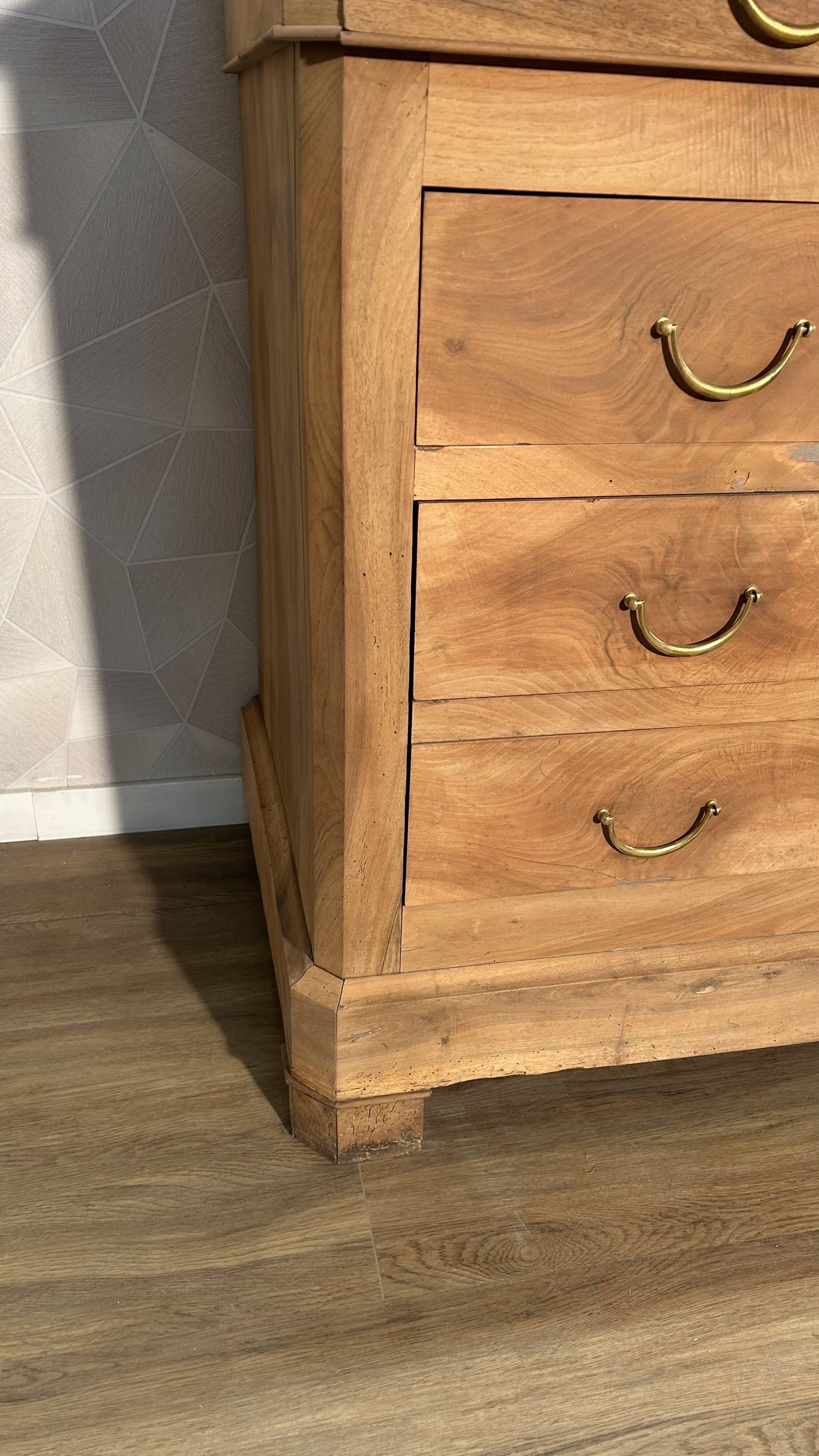 Louis Philipe chest of drawers in solid walnut, airbrushed