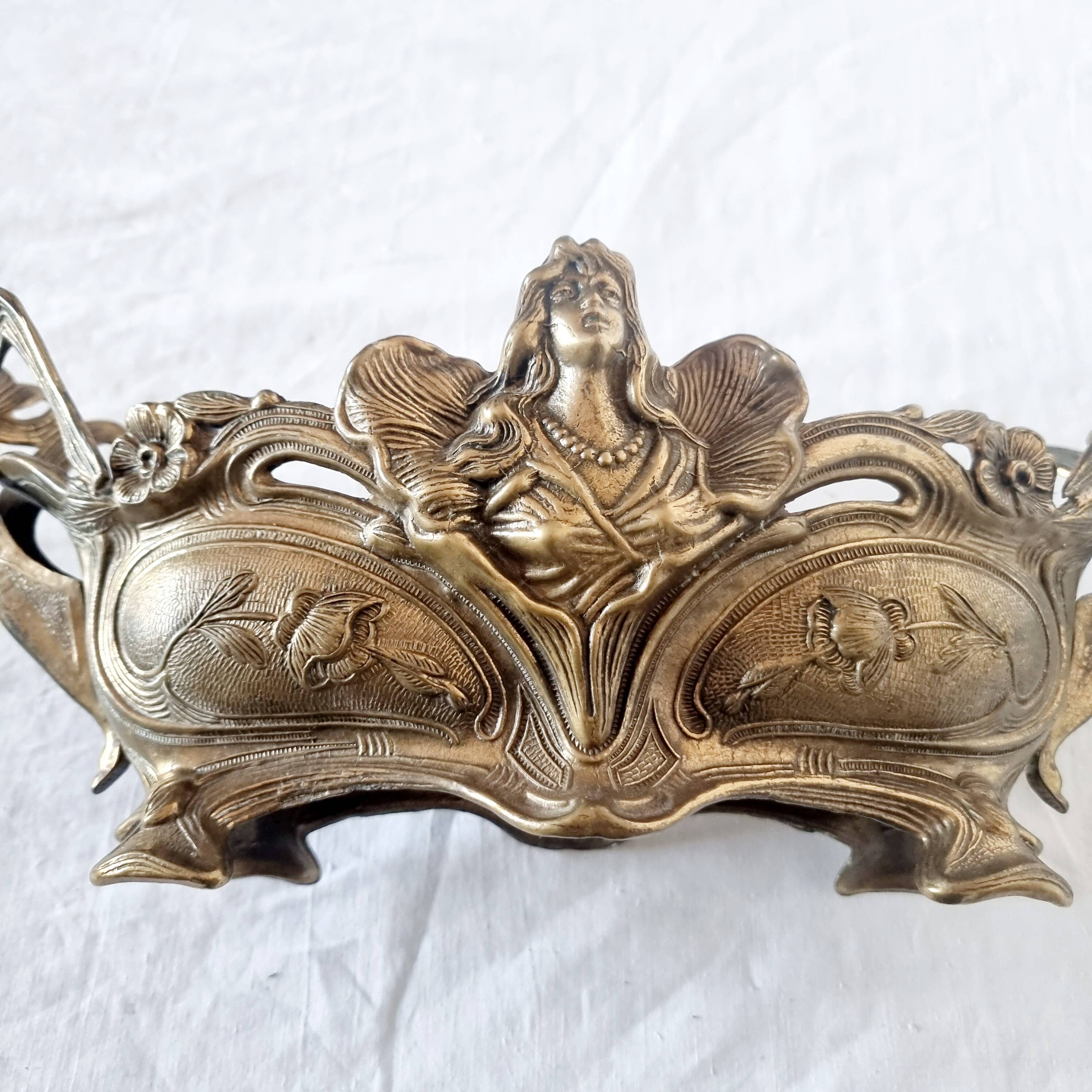 French Art Nouveau bronze planter decorated with a female mermaid